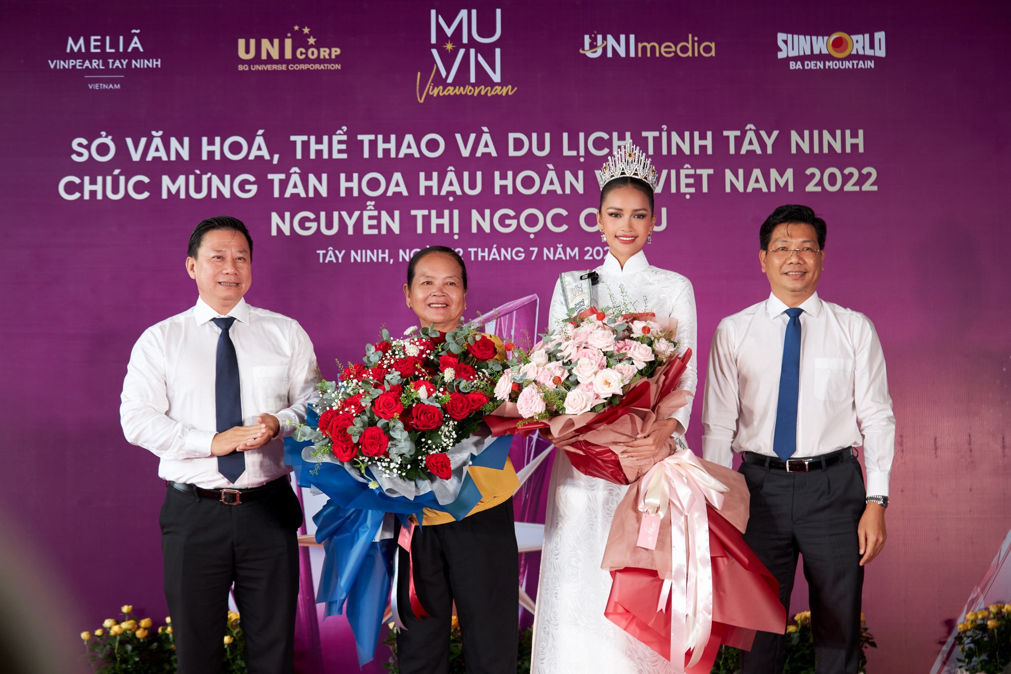 Hoa hau Ngoc Chau tham nui Ba Den khi tro ve Tay Ninh hinh anh