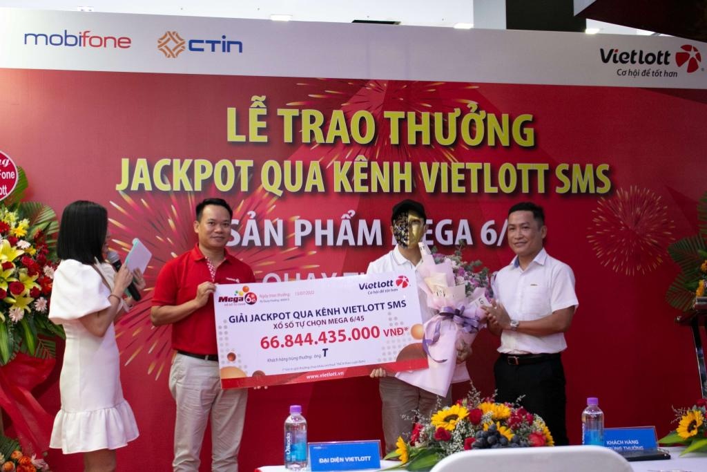 Thue bao Mobifone tu Binh Dinh trung Jackpot 66,8 ty qua Vietlott SMS hinh anh