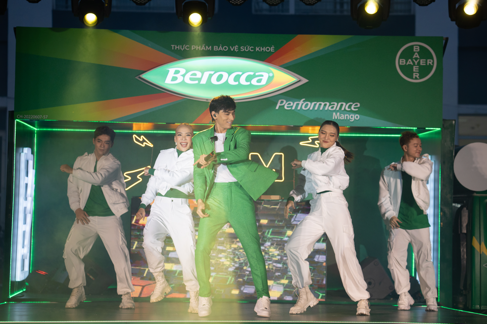 Isaac,  Lien Binh Phat anh 1