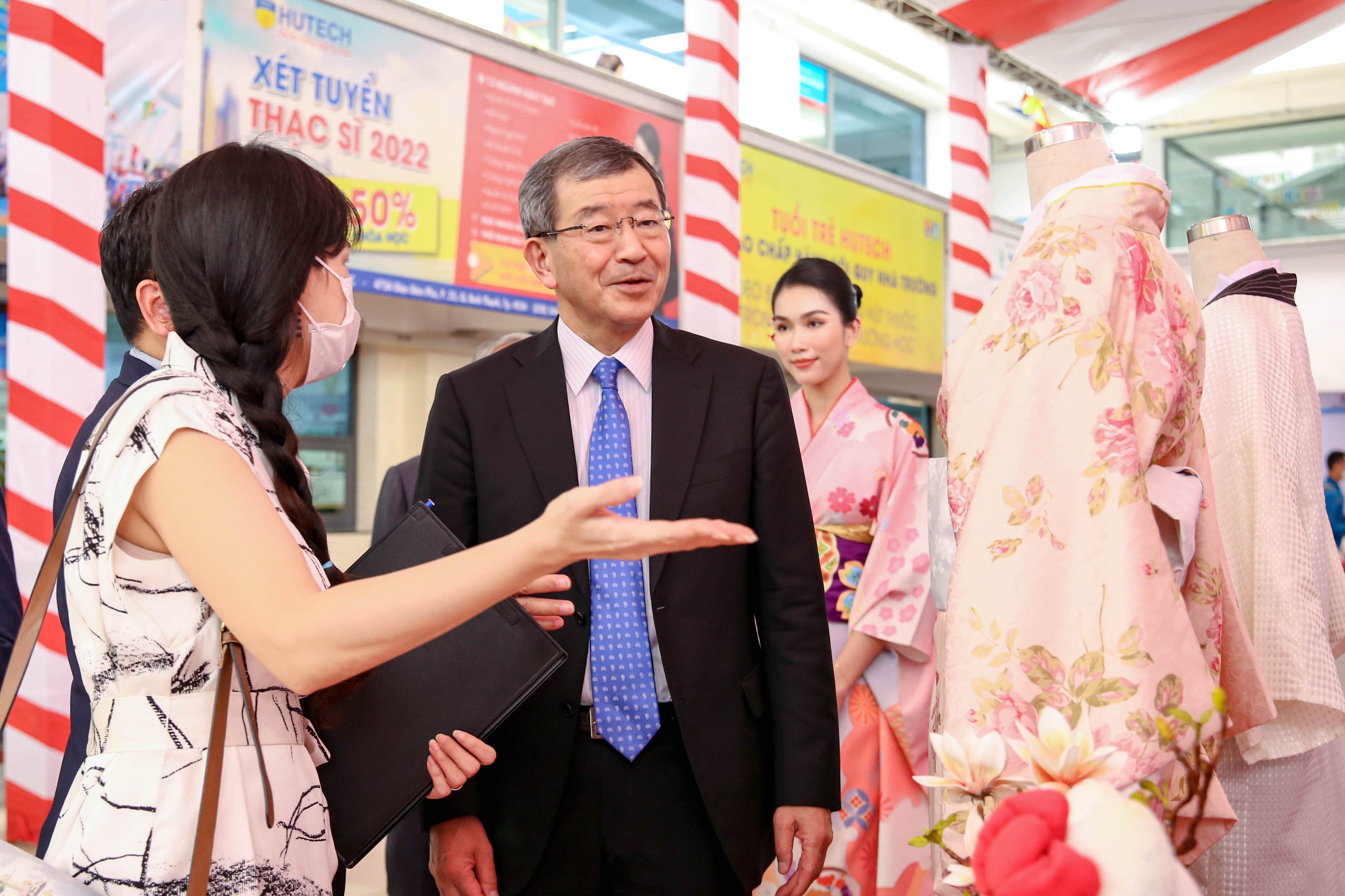 Dai hoc Cong nghe TP.HCM anh 4