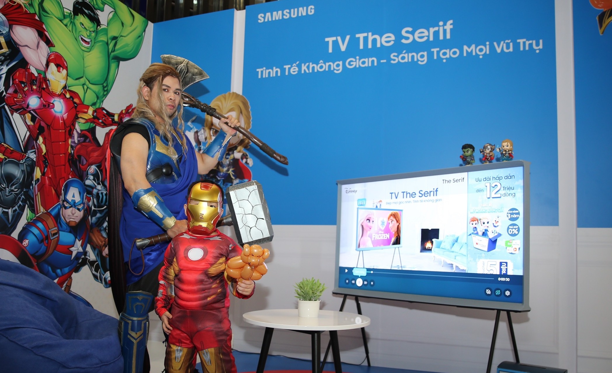 Fan Marvel chim dam trong ‘Ngay hoi da vu tru’ cua Samsung hinh anh