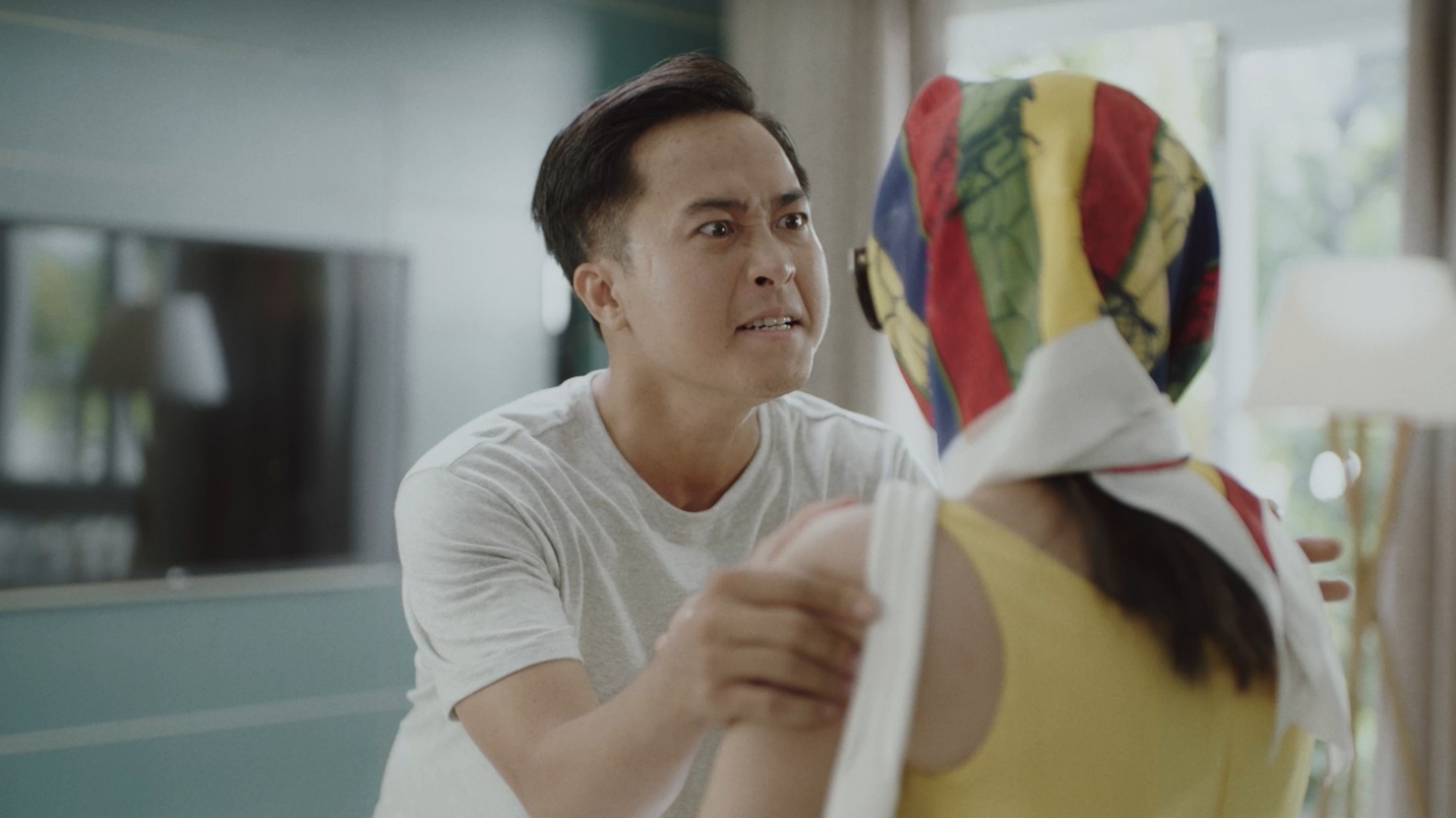 Enat,  phim ngắn “Phán xét vội vàng…” ảnh 3 Enat,  phim ngan “Phan xet voi vang…” anh 3