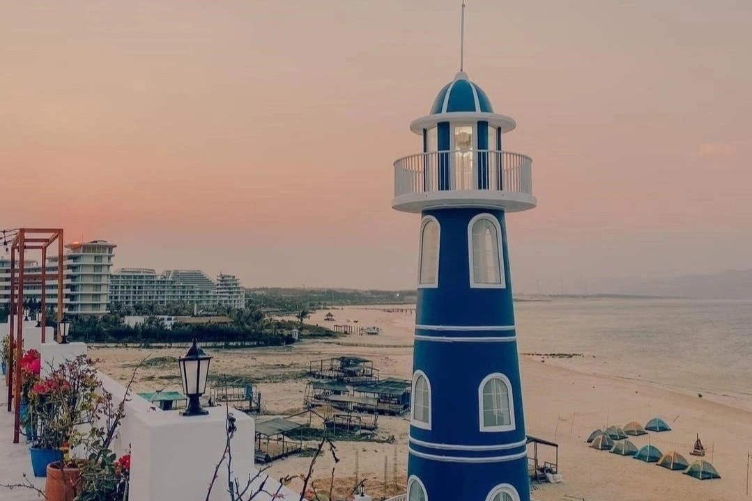 An hai san, ngam bien Quy Nhon tai nha hang phong cach Santorini hinh anh