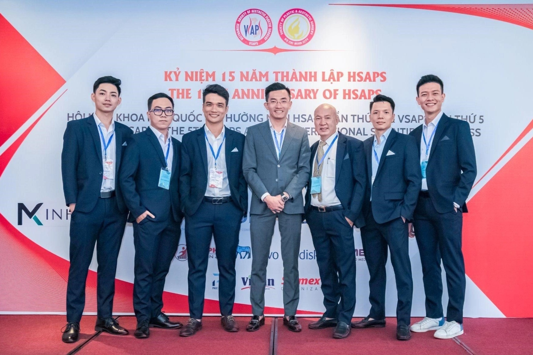 Vien tham my Siam Thailand tham gia bao cao tai hoi nghi quoc te hinh anh