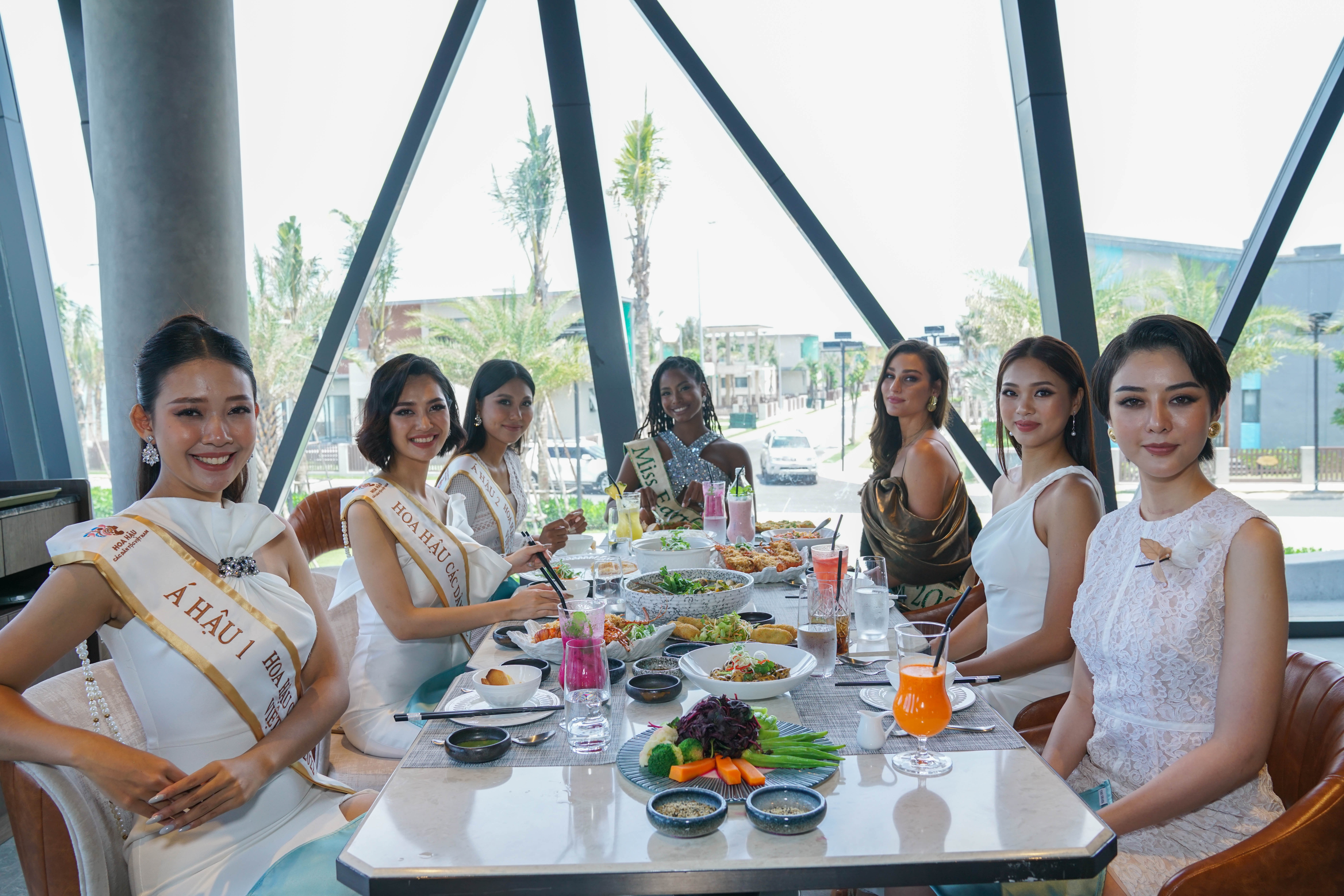 Lindsey Coffey, Destiny Wagner, Hoa hậu Trái Đất ảnh 6 Lindsey Coffey, Destiny Wagner, Hoa hau Trai Dat anh 6