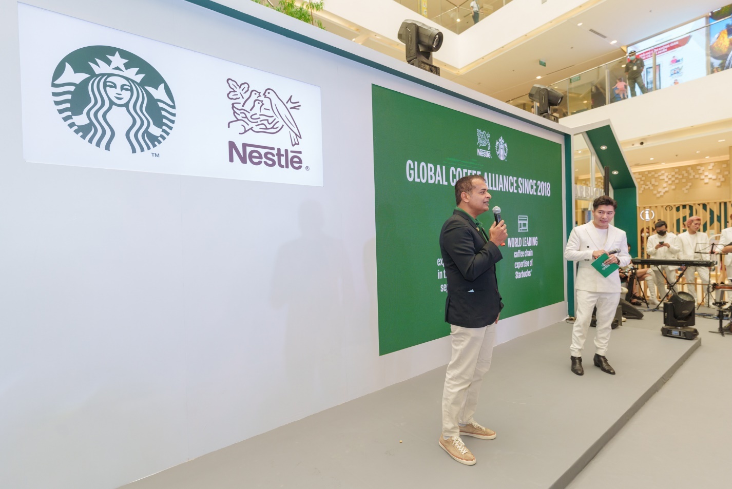 Nestle,  Starbucks anh 3
