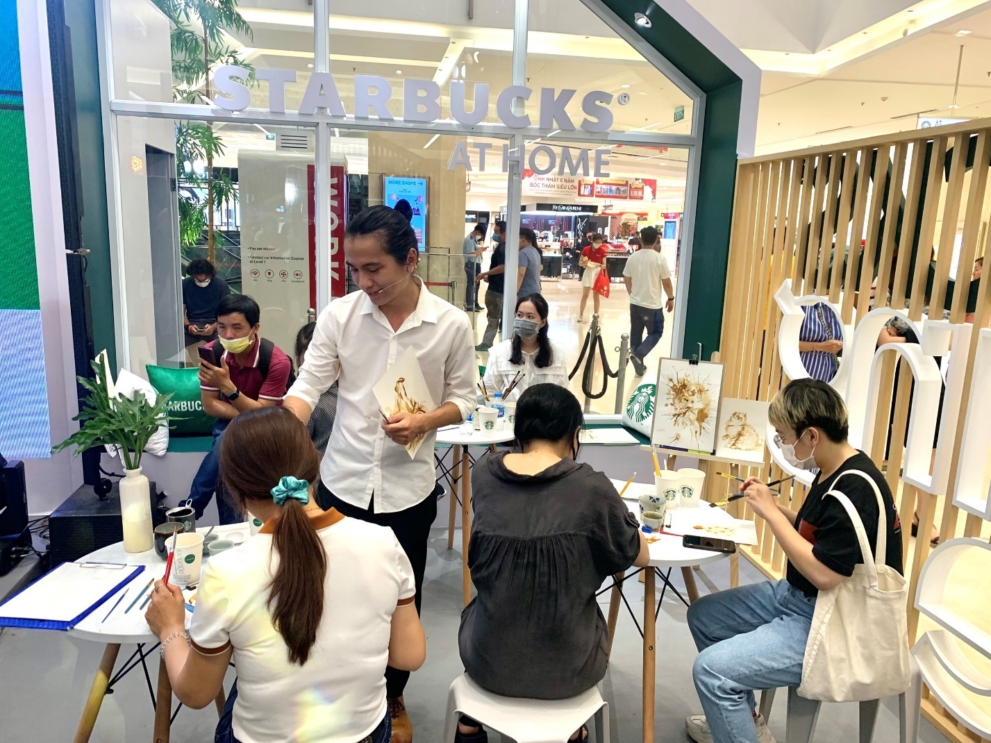 Nestle,  Starbucks anh 8