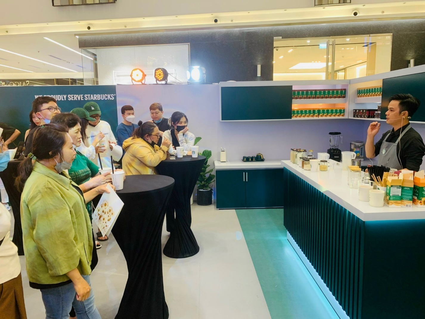 Nestle,  Starbucks anh 9