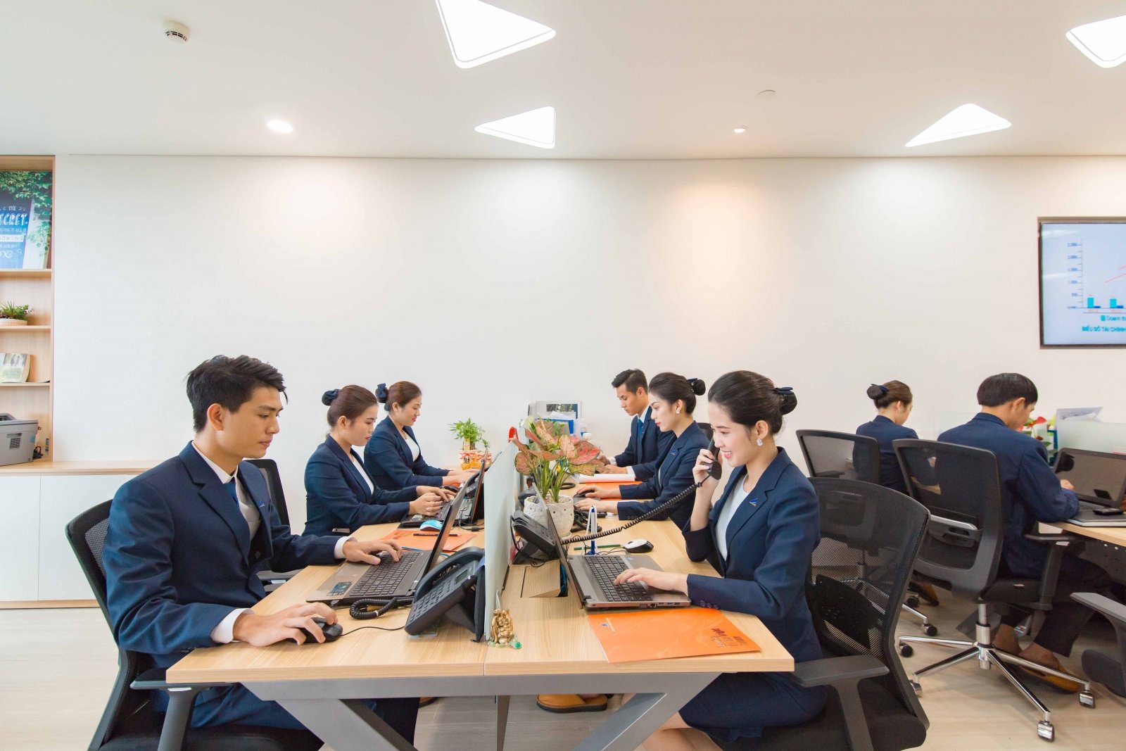 Dat Xanh Mien Trung,  tuyen dung anh 3