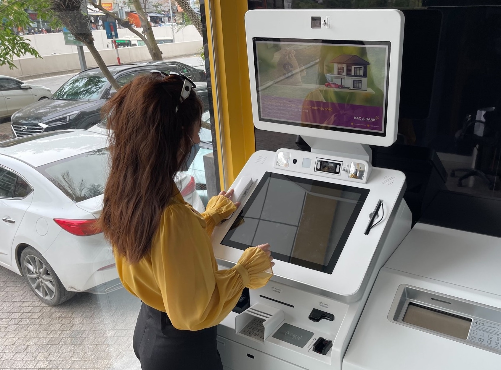 Bac A Bank ra mat mo hinh giao dich ngan hang tu dong tai Ha Noi hinh anh