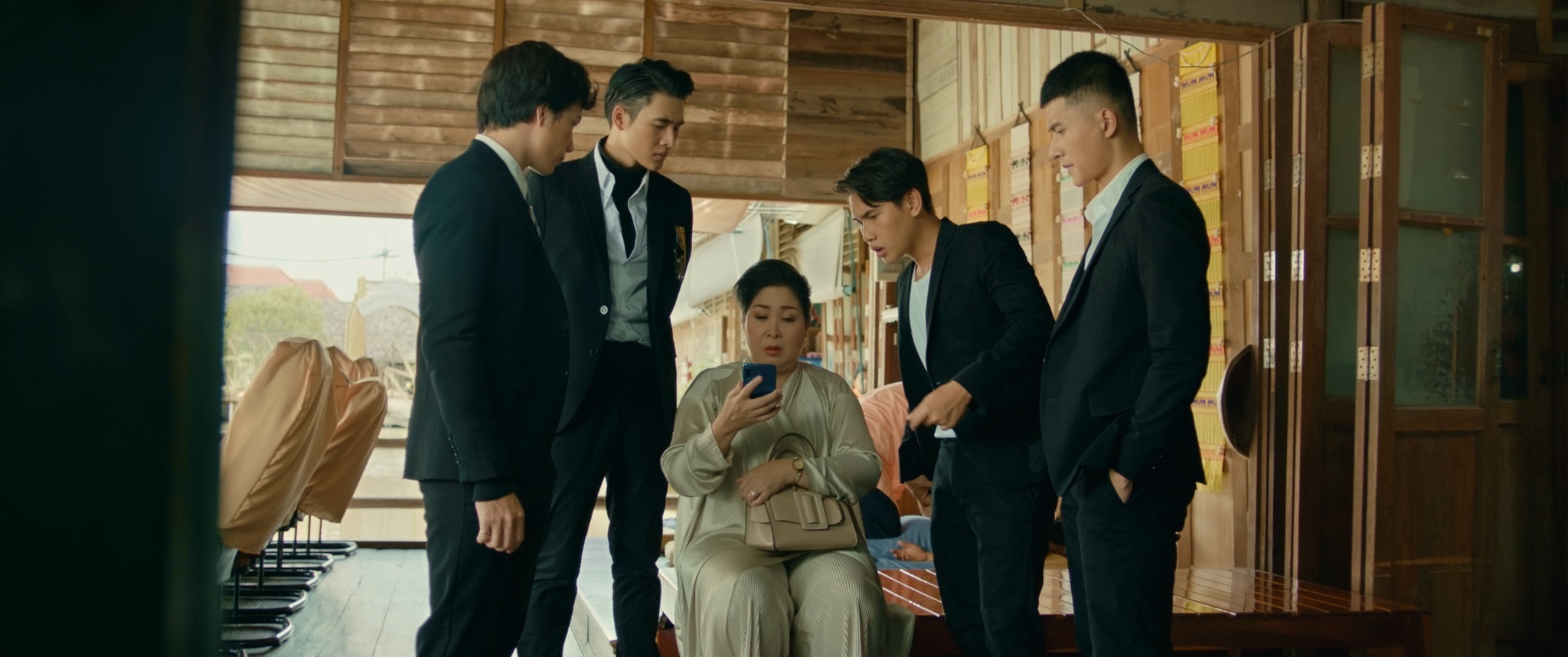 phim chieu rap,  August Vachiravit anh 3