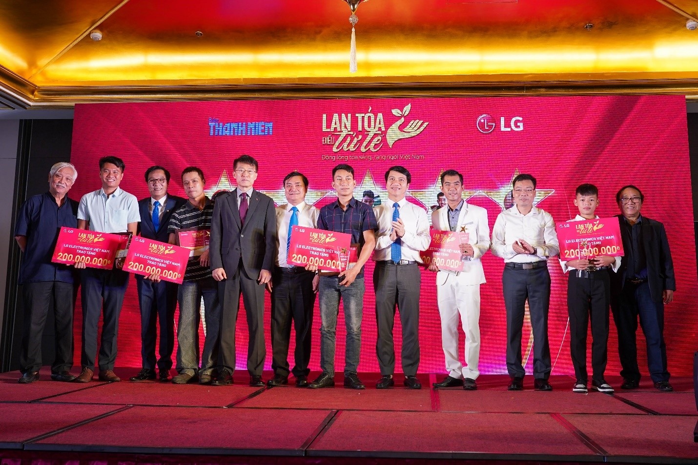 Lan tỏa điều tử tế - Đồng lòng tỏa sáng,  rạng ngời Việt Nam ảnh 2 Lan toa dieu tu te - Dong long toa sang,  rang ngoi Viet Nam anh 2