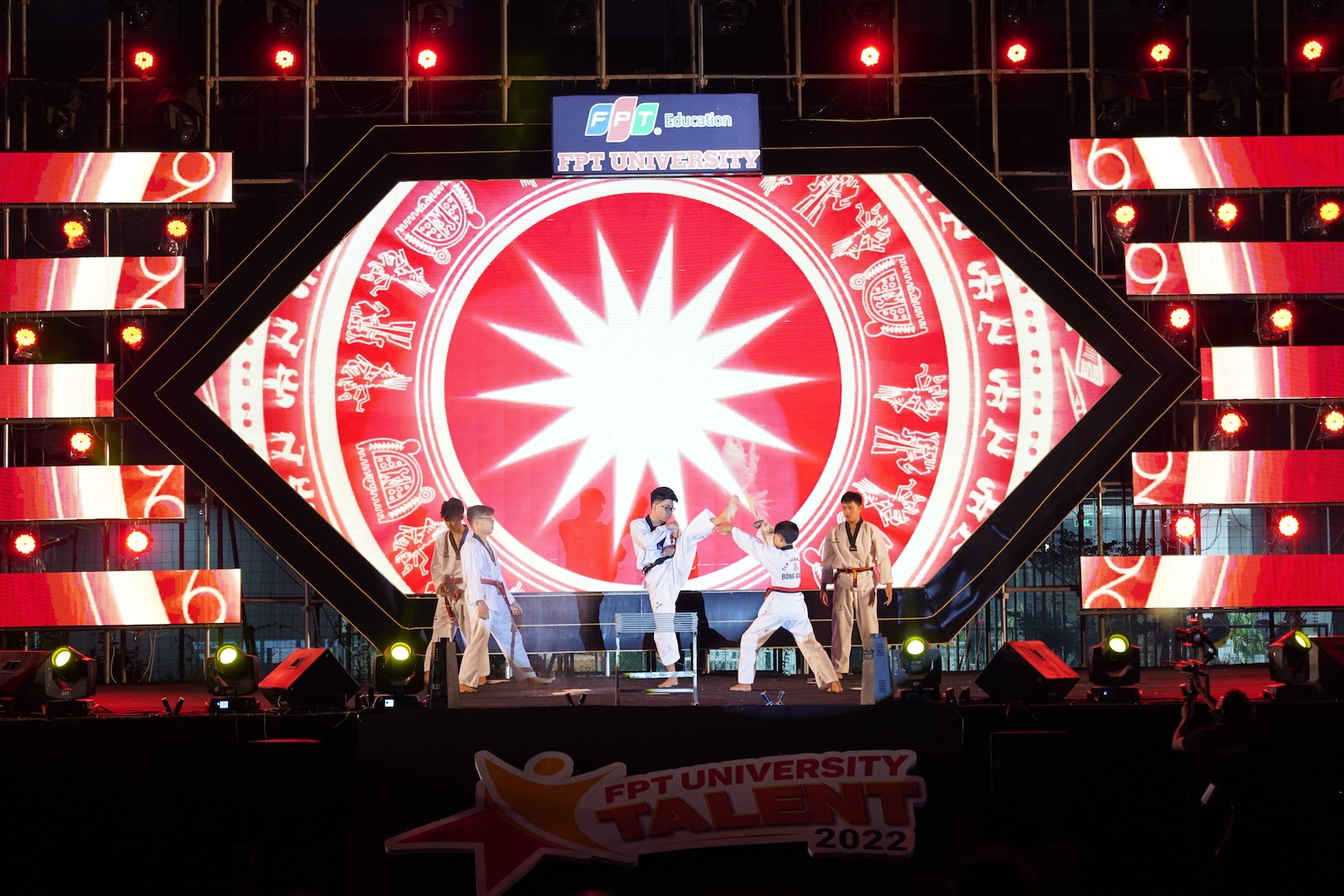 Hoc bong tai nang Dai hoc FPT,  Dai hoc FPT anh 7