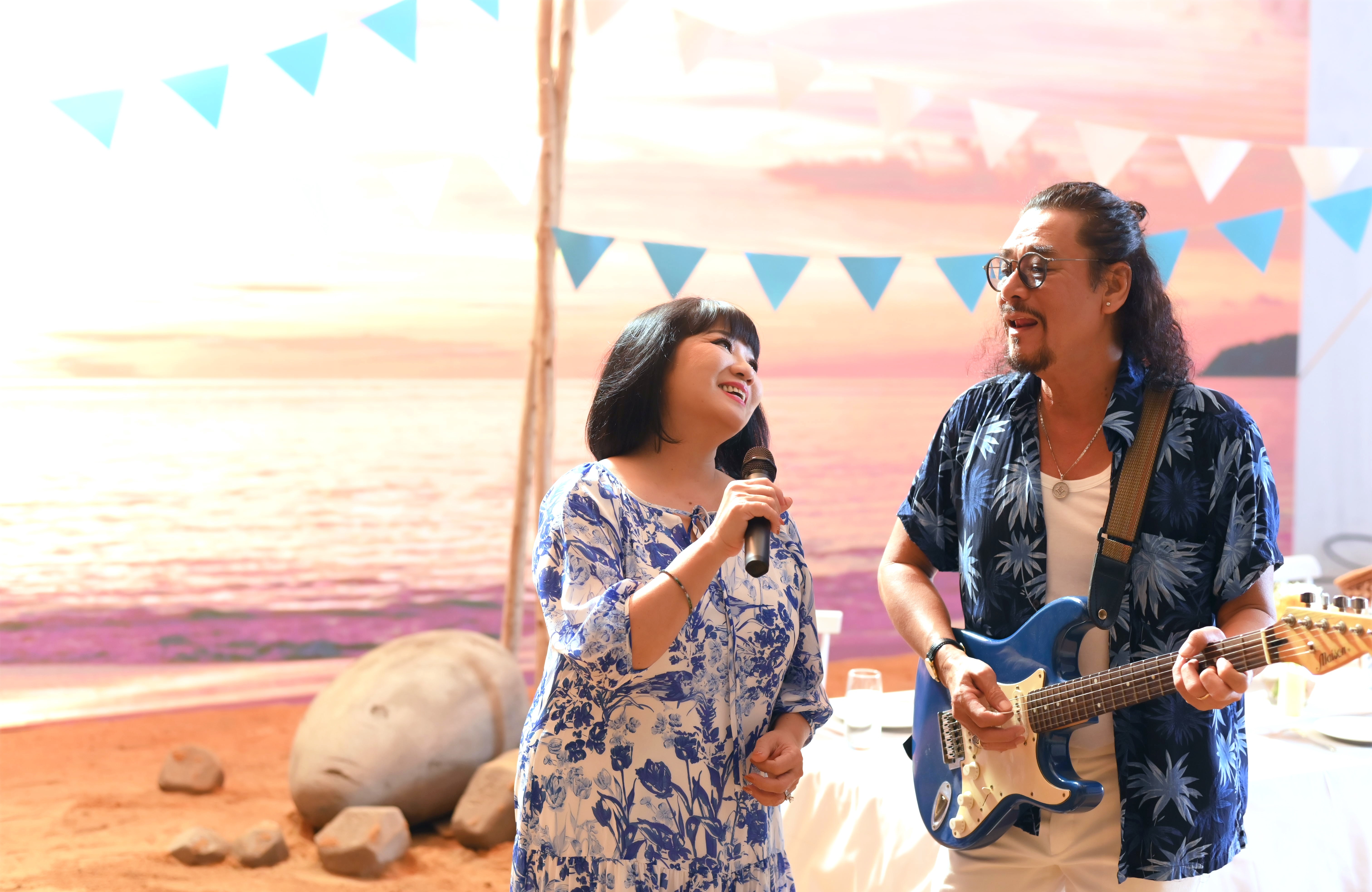 Chi tiet dac biet trong MV moi cua ca si Cam Van hinh anh