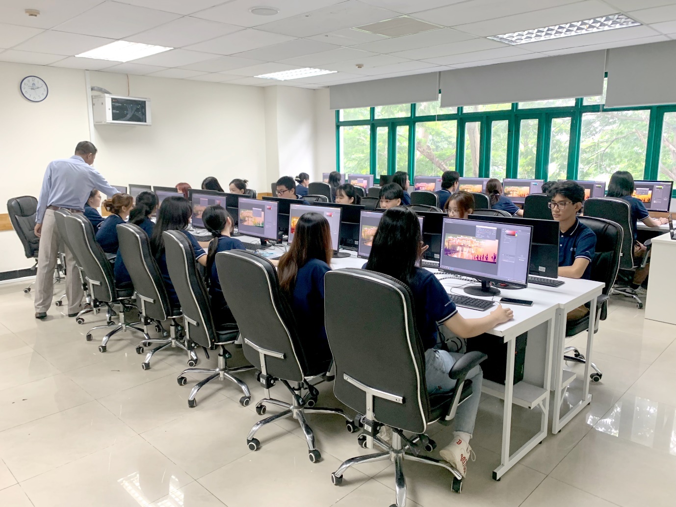 Hoa Sen College anh 3