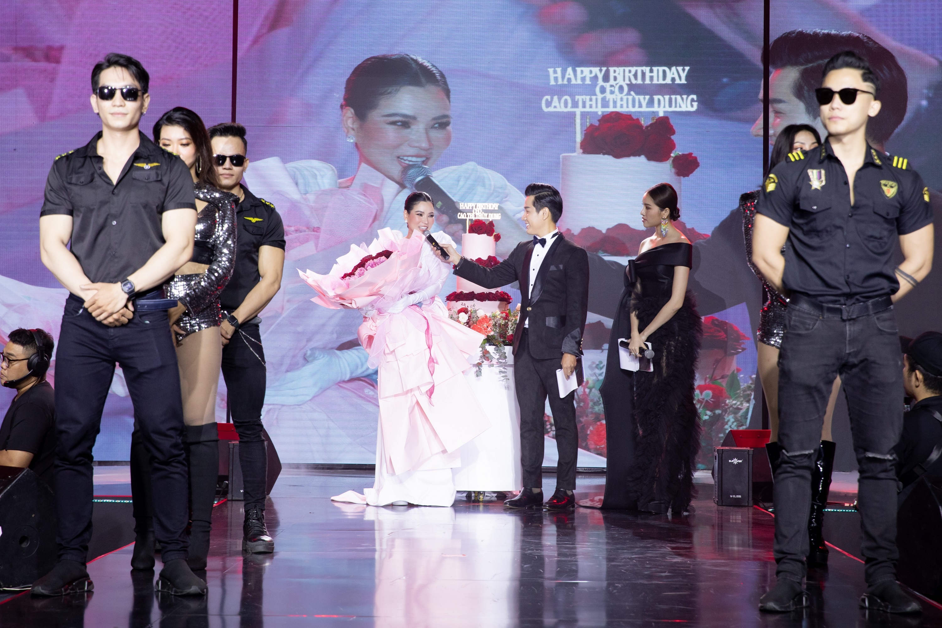 Happy Secret,  Top White anh 2