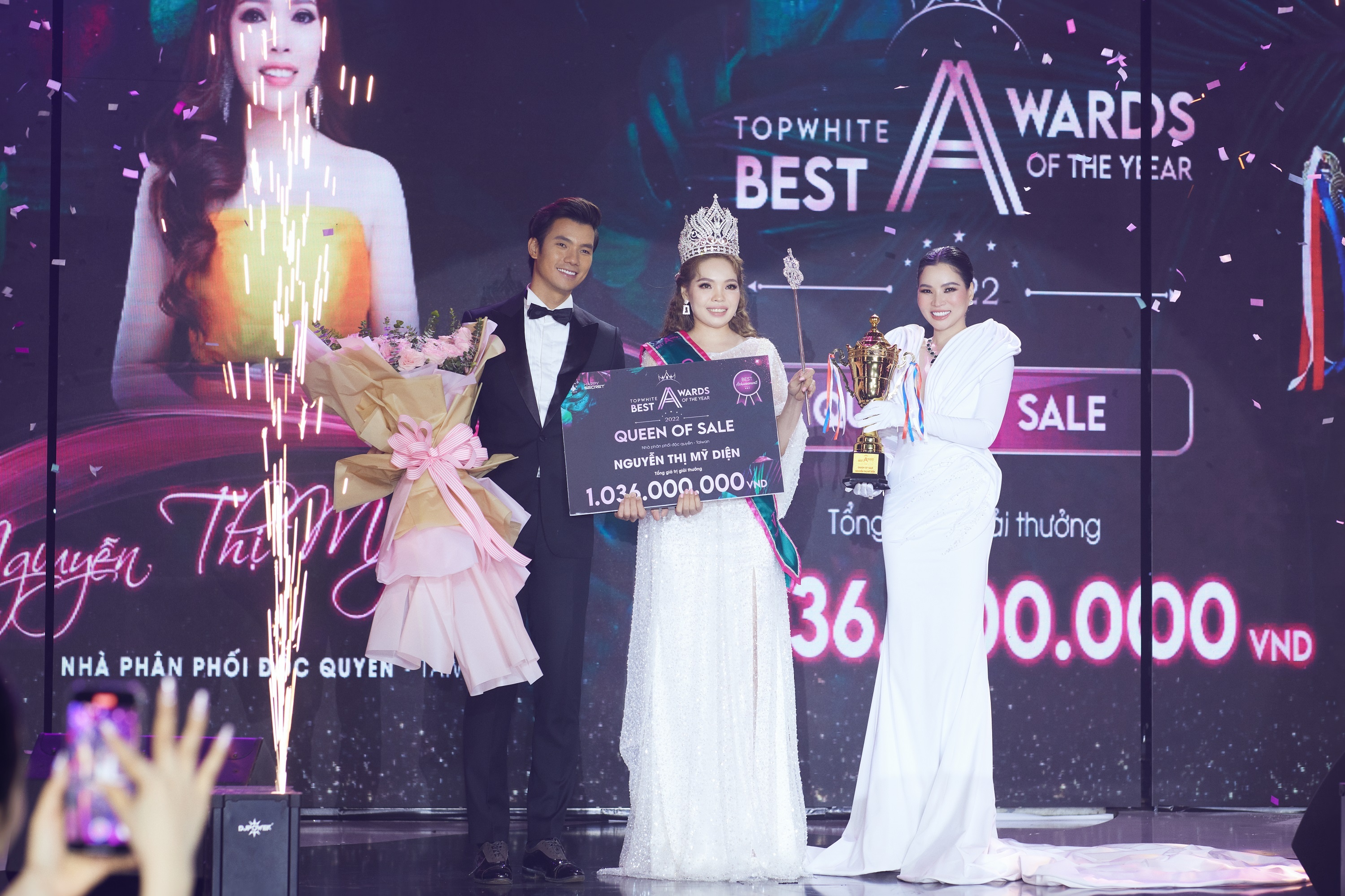 Happy Secret,  Top White anh 4