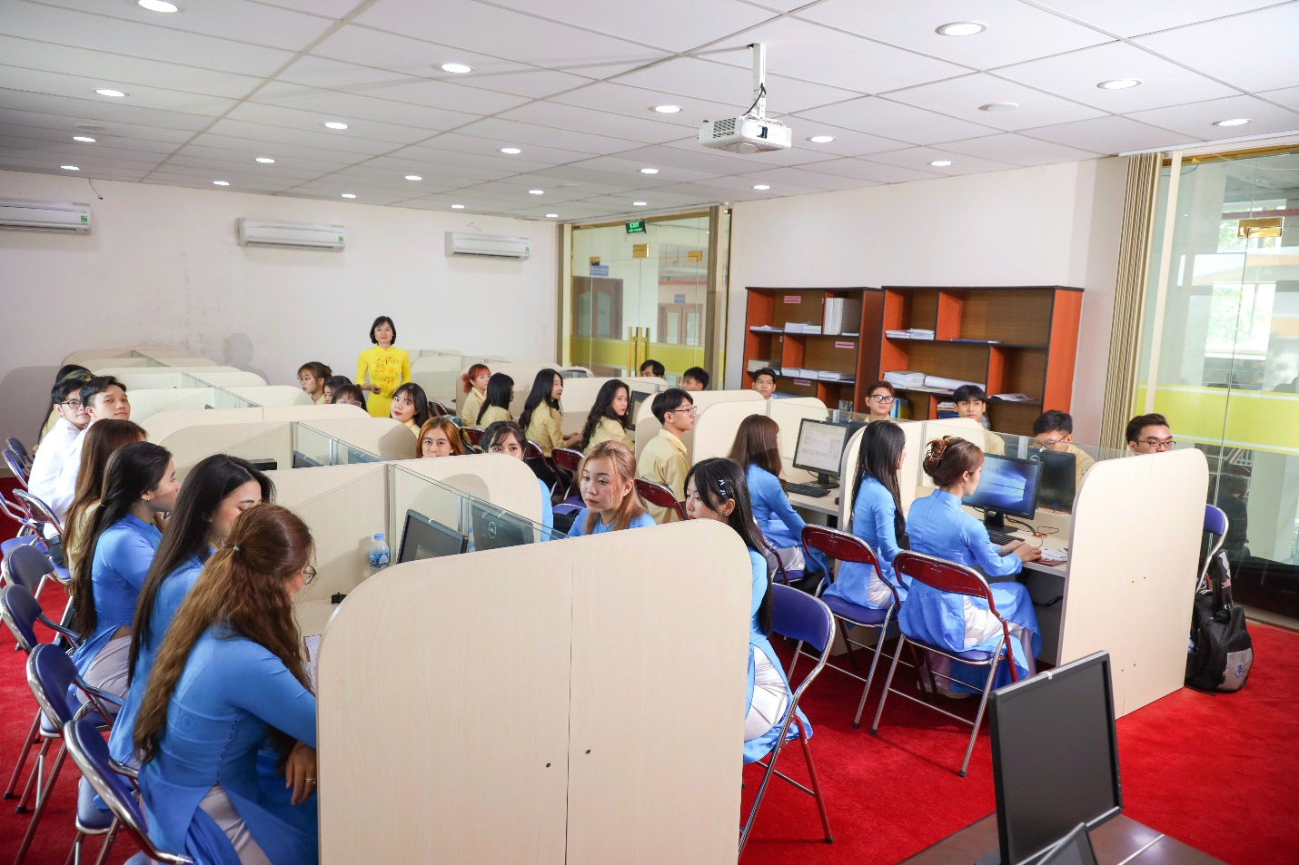 Đại học Ngân hàng TP.HCM ảnh 2 Dai hoc Ngan hang TP.HCM anh 2