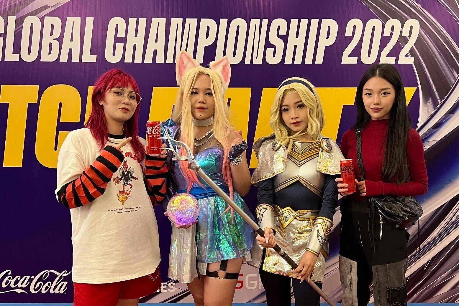 Coca-Cola cung fan eSports co vu chung ket the gioi LMHT: Toc chien hinh anh