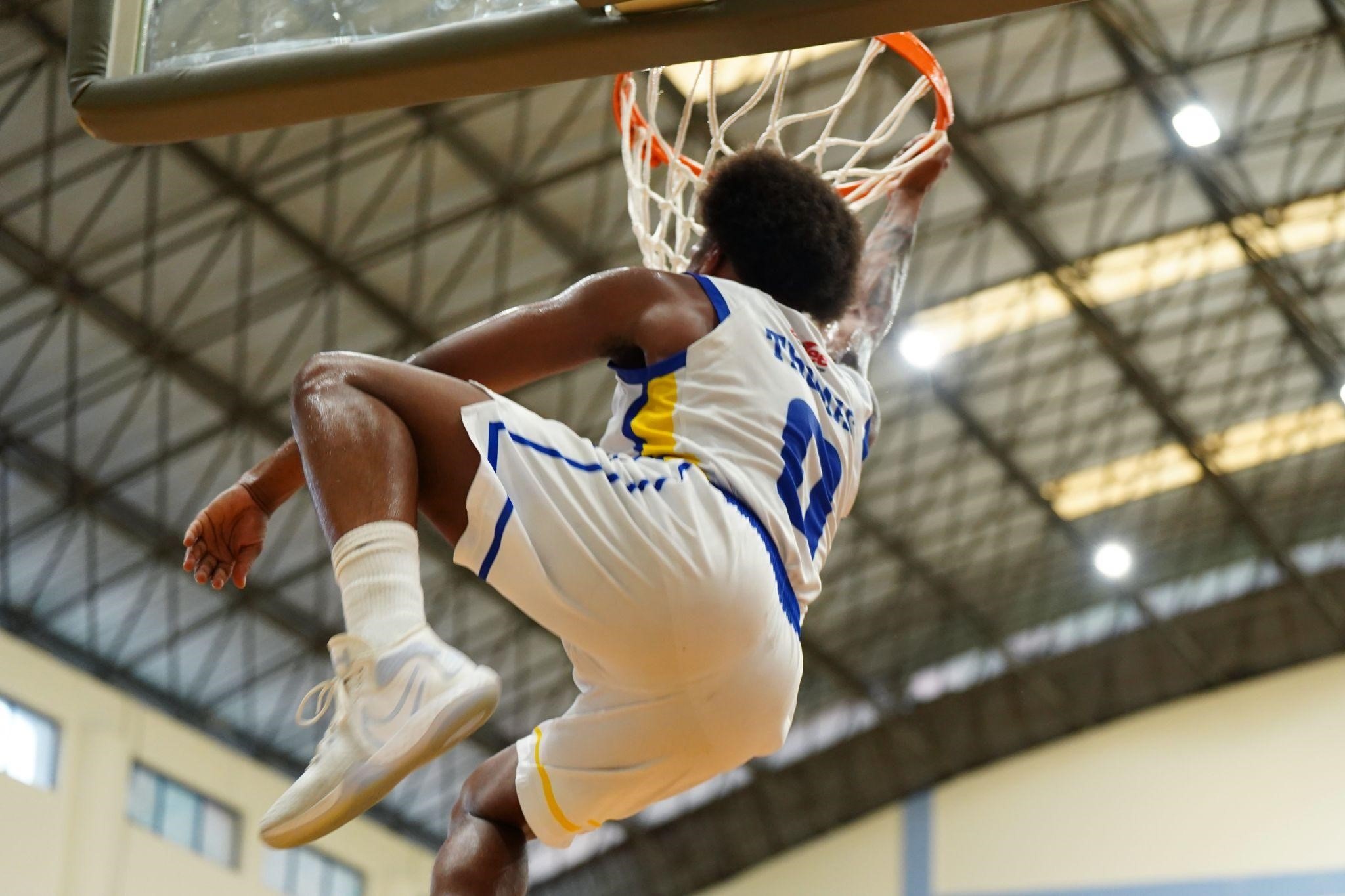 Dunker VBA thoa suc 'chay luoi' cung tru ro chuan FIBA tu VIFASport hinh anh