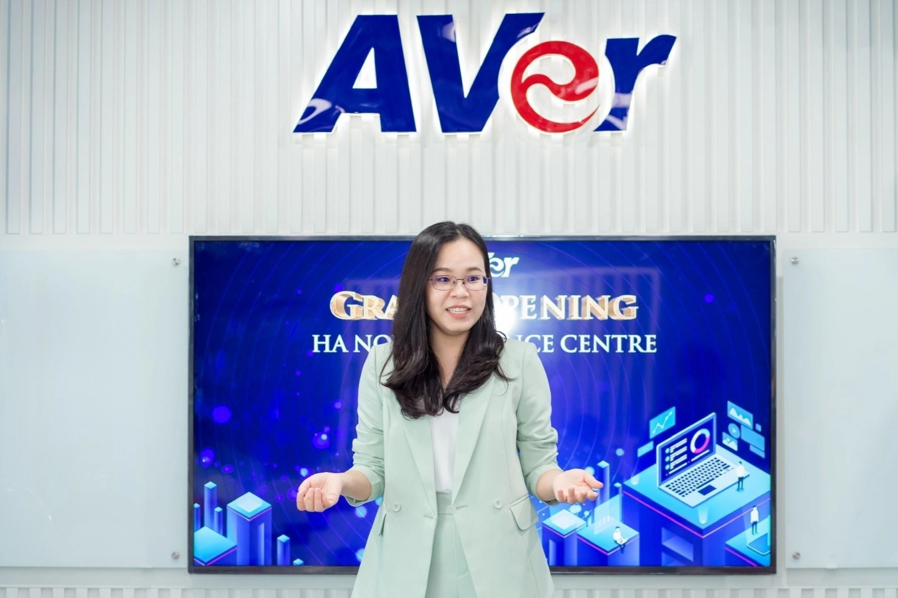 AVer ra mat trung tam trai nghiem phong hop thong minh tai Ha Noi hinh anh