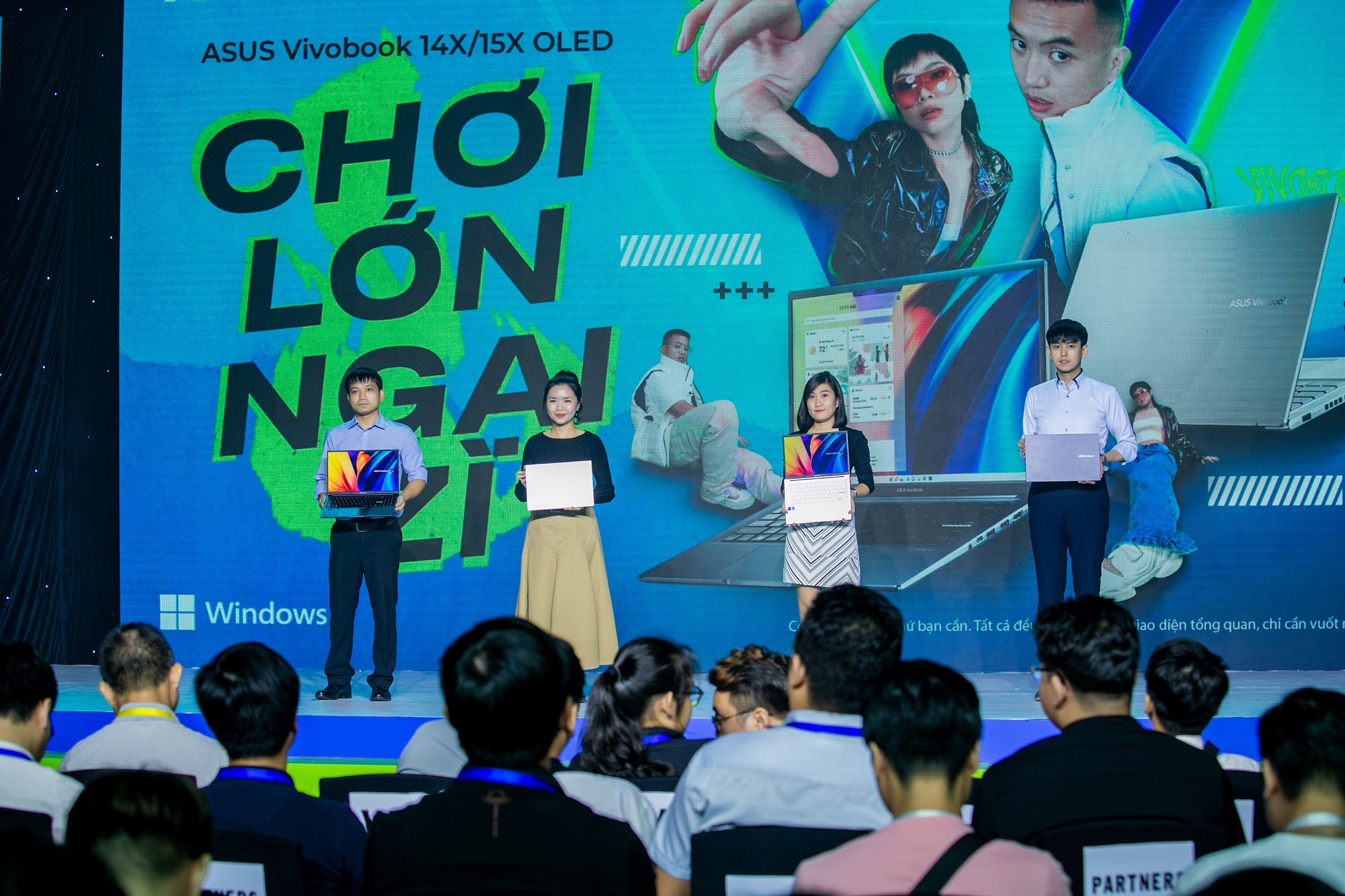 Asus,  Vivobook anh 3