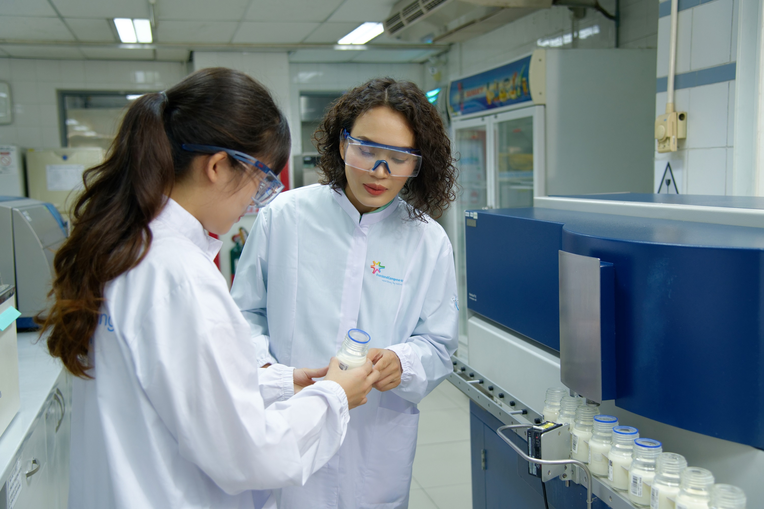 Cô Gái Hà Lan, SEANUTS II ảnh 2 Co Gai Ha Lan, SEANUTS II anh 2