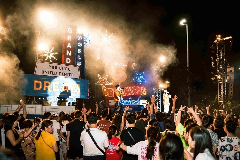 pho bia Tay Beeravans anh 1