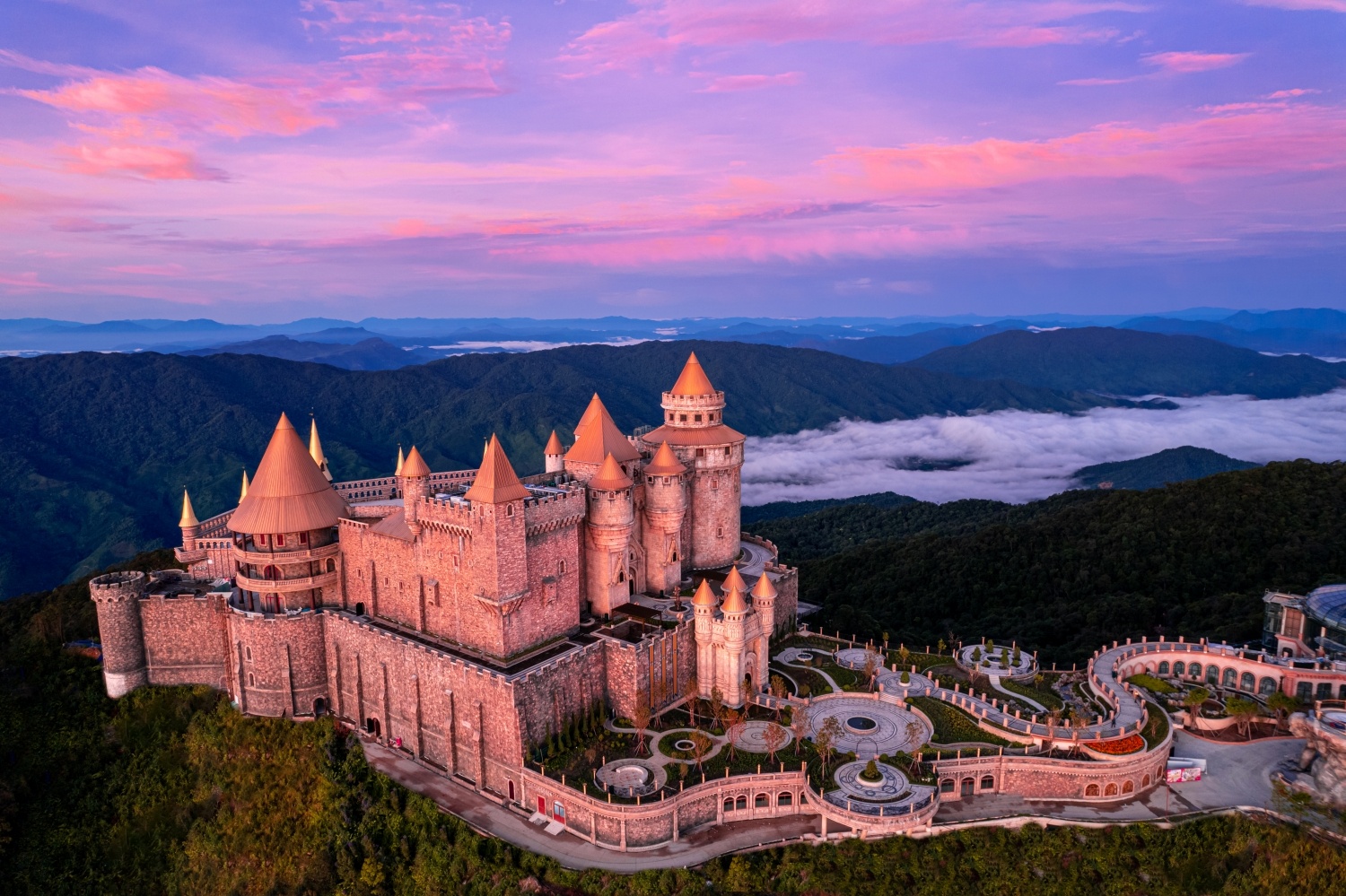 quảng trường Nhật thực,  Sun World Ba Na Hills ảnh 2 quang truong Nhat thuc,  Sun World Ba Na Hills anh 2