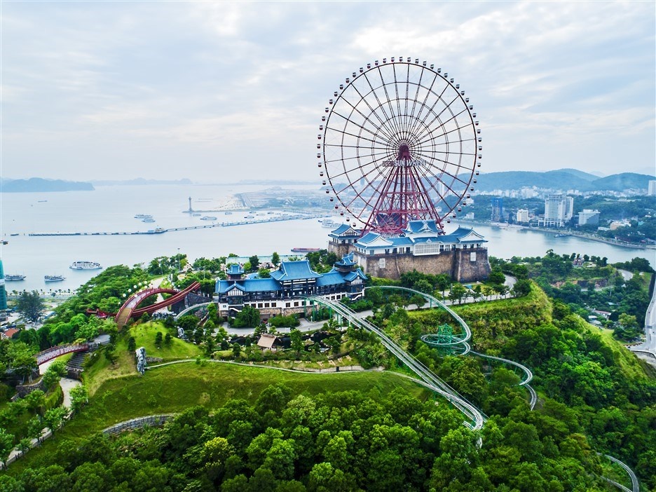 Loat su kien tang suc nong cho du lich Ha Long he nay hinh anh