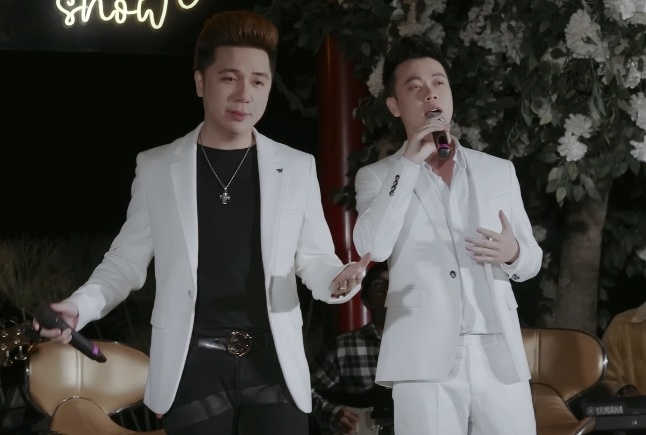 Ban song ca cua Dinh Dung, Minh Vuong M4U dan dau BXH #zingchart hinh anh