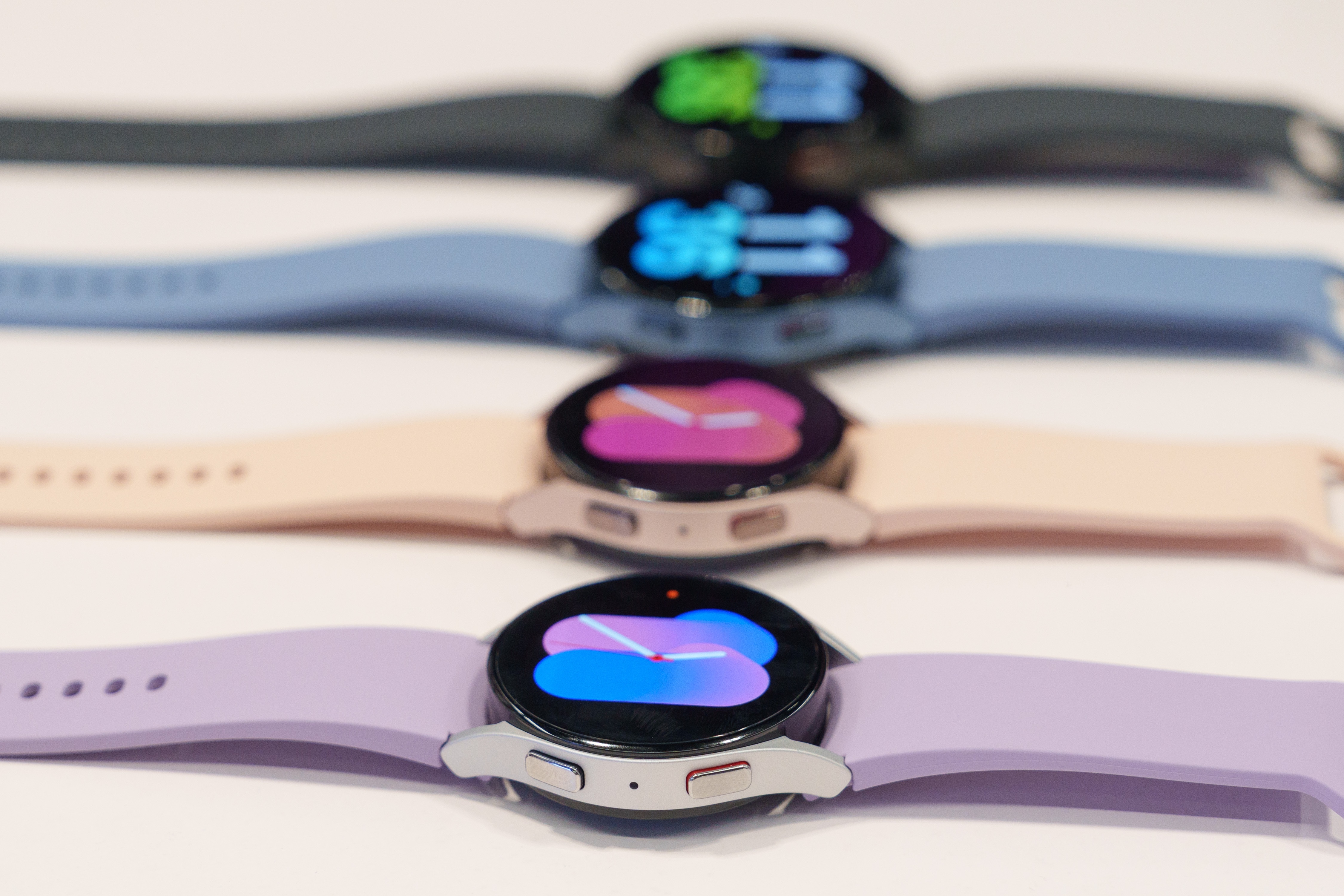 Watch5 gia bao nhieu anh 4