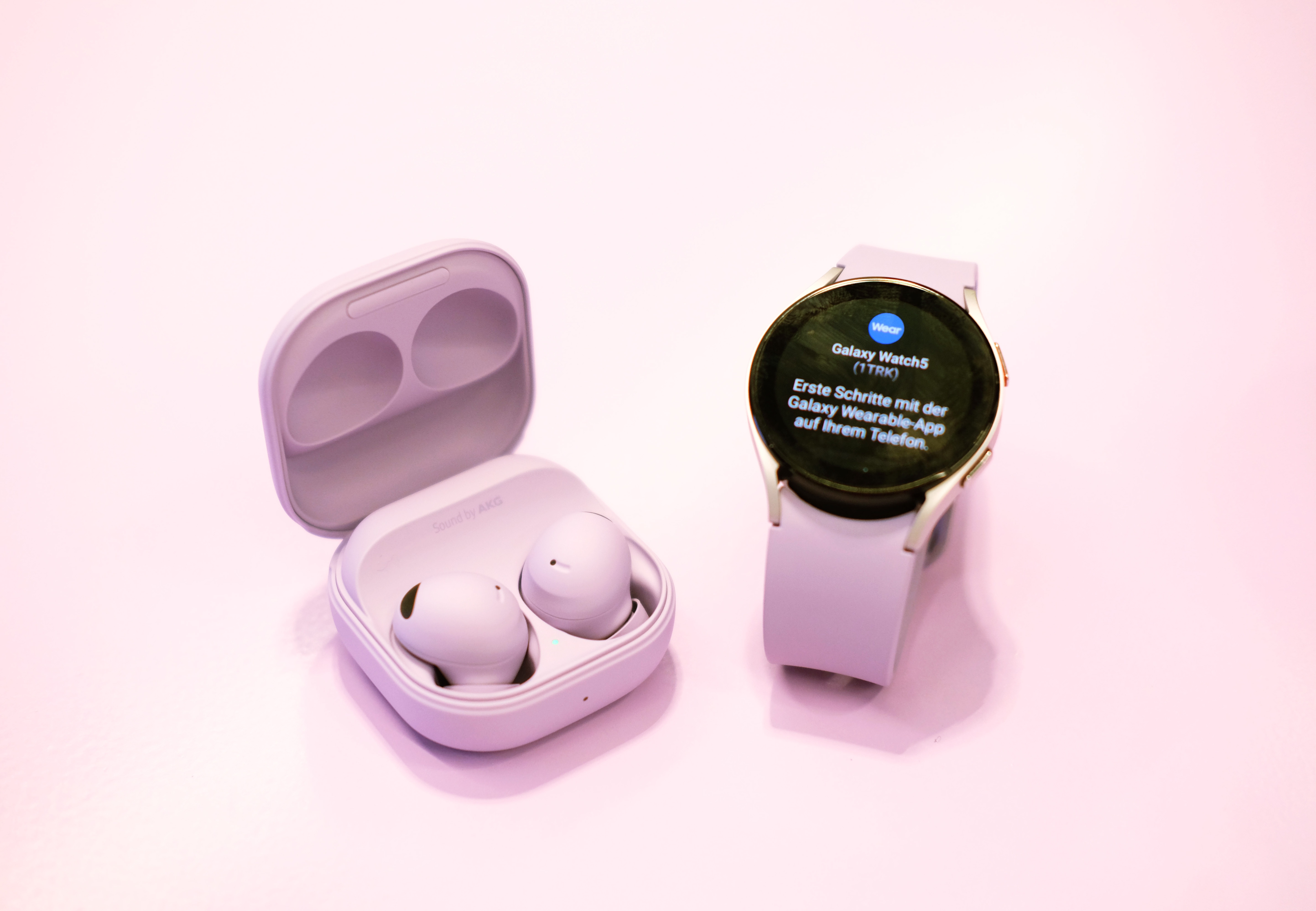 Samsung trinh lang tai nghe va smartwatch Galaxy tot nhat hinh anh