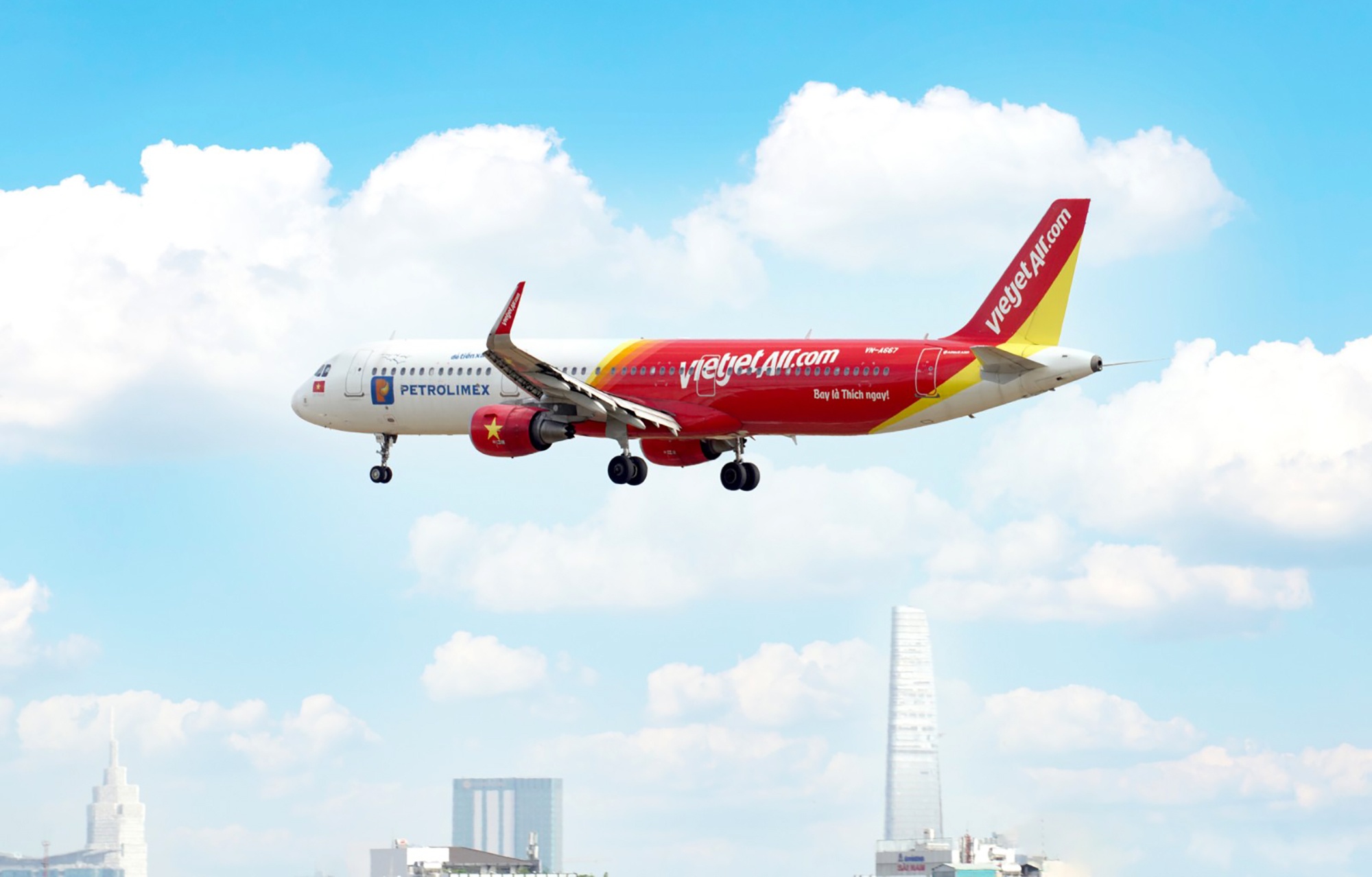 Luong khach tang cao, doanh thu hang khong vuot muc ky vong hinh anh