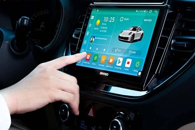 Man hinh oto Bravigo - tro thu dac luc giup lai xe an toan hinh anh