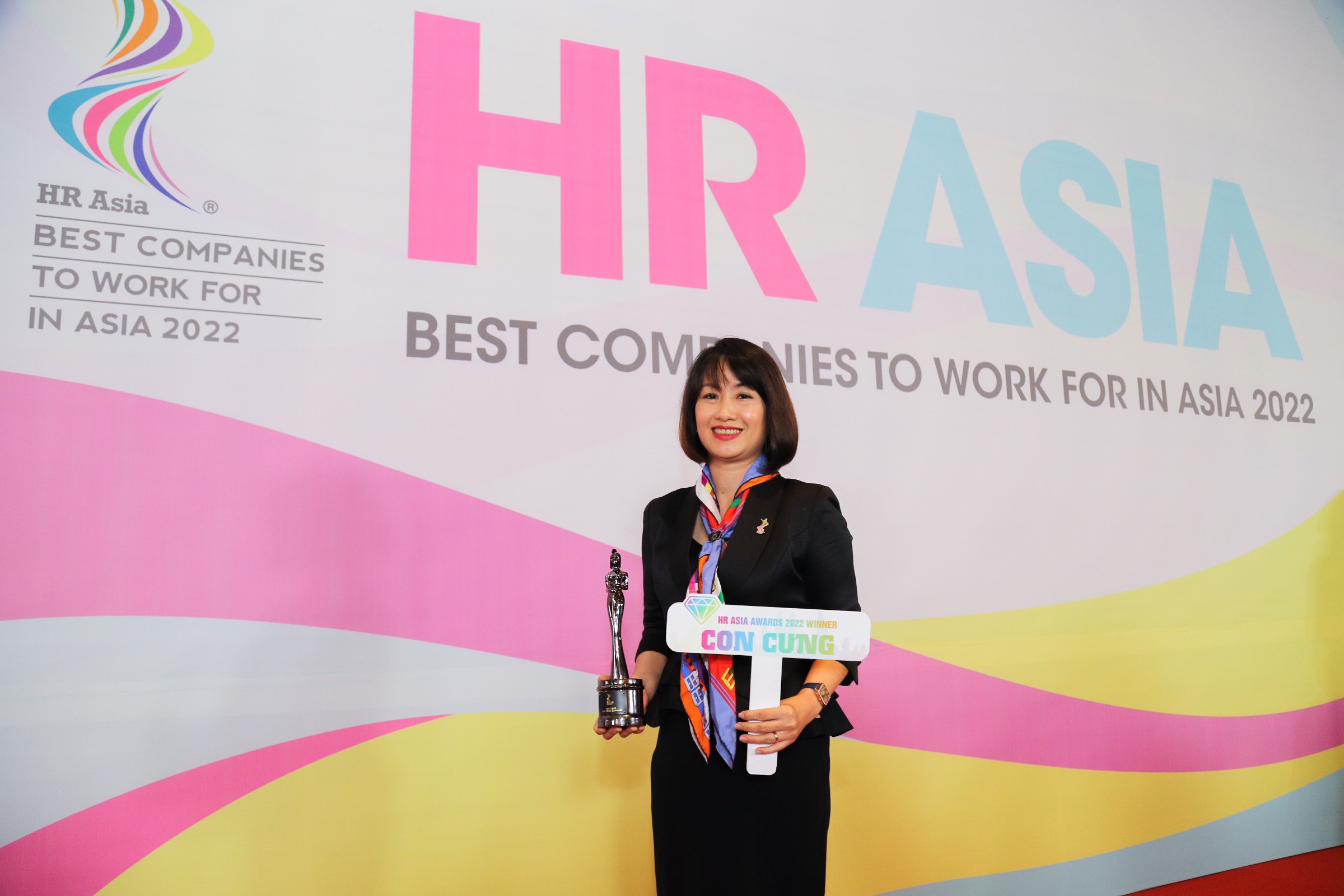 Con Cung,  Noi lam viec tot nhat chau A anh 2