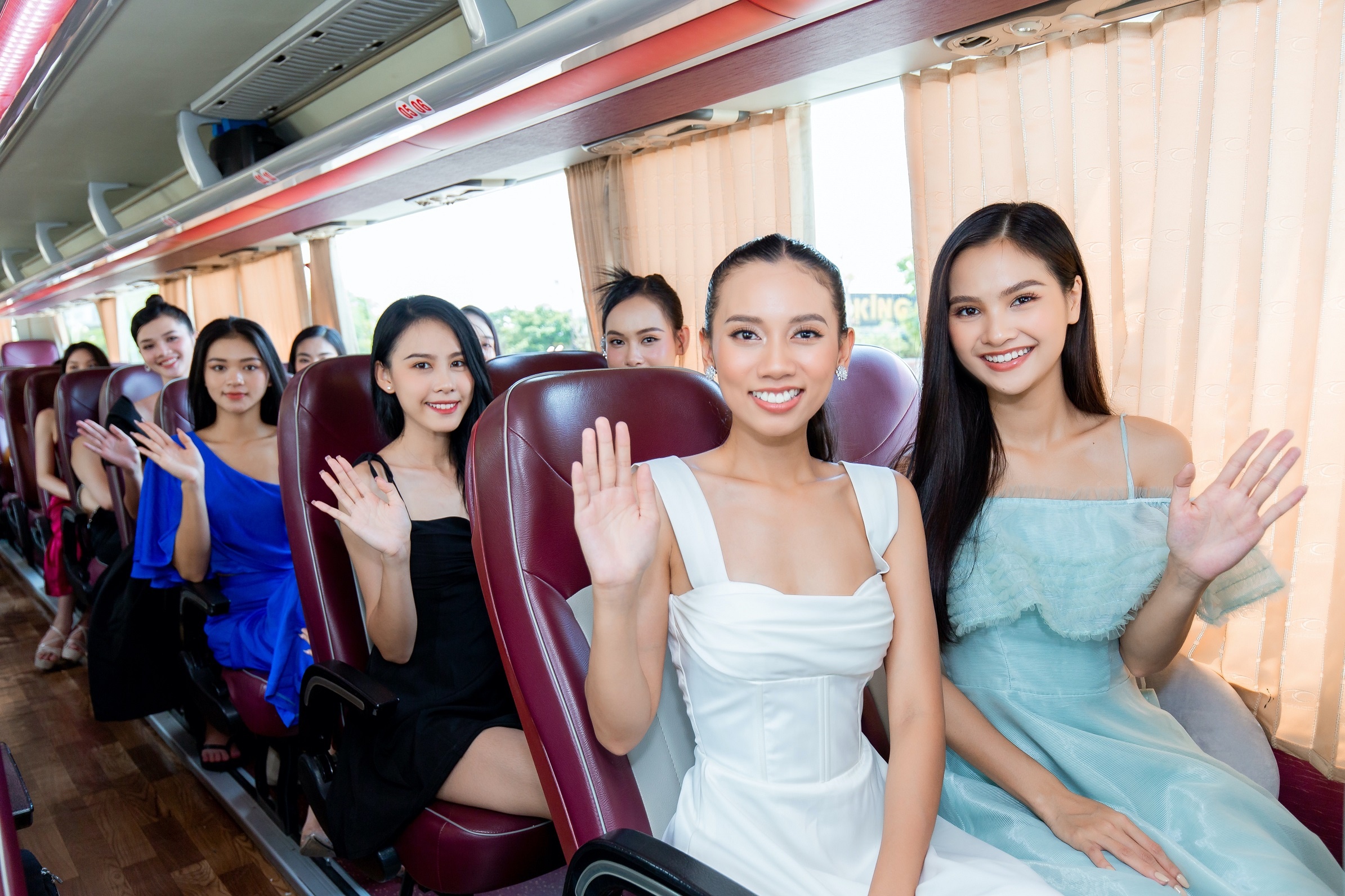 Thi sinh Miss World Vietnam cung Vietravel check-in canh dep Quy Nhon hinh anh