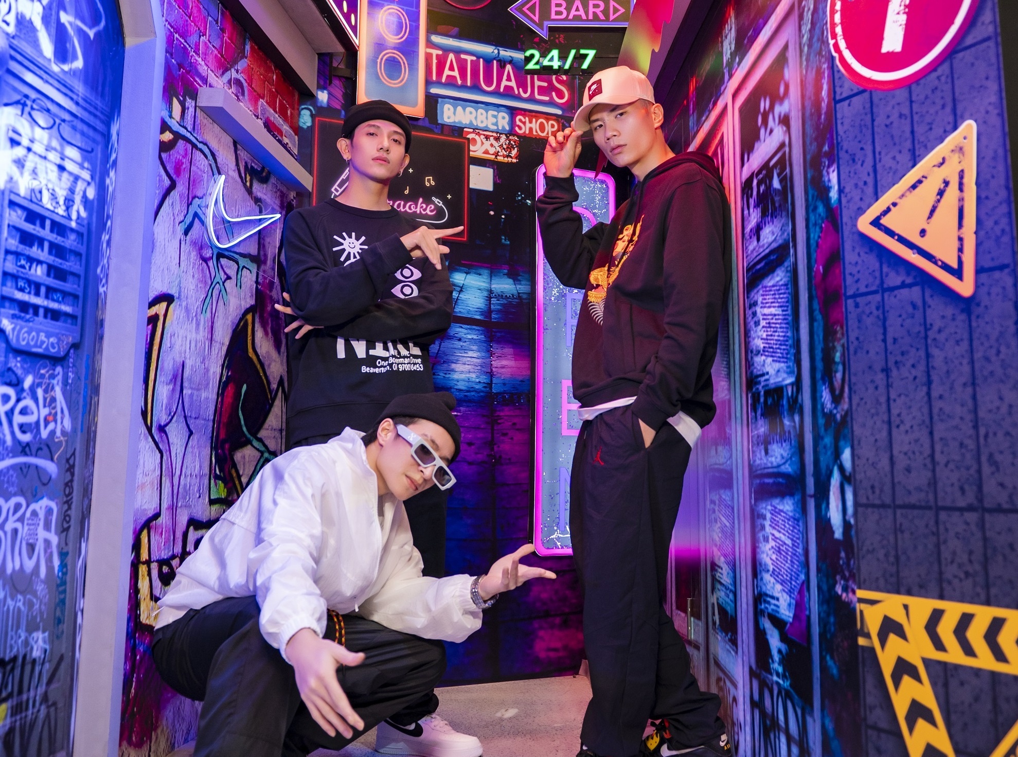 Quan quan, a quan Street Dance hoi ngo tai su kien dam chat duong pho hinh anh