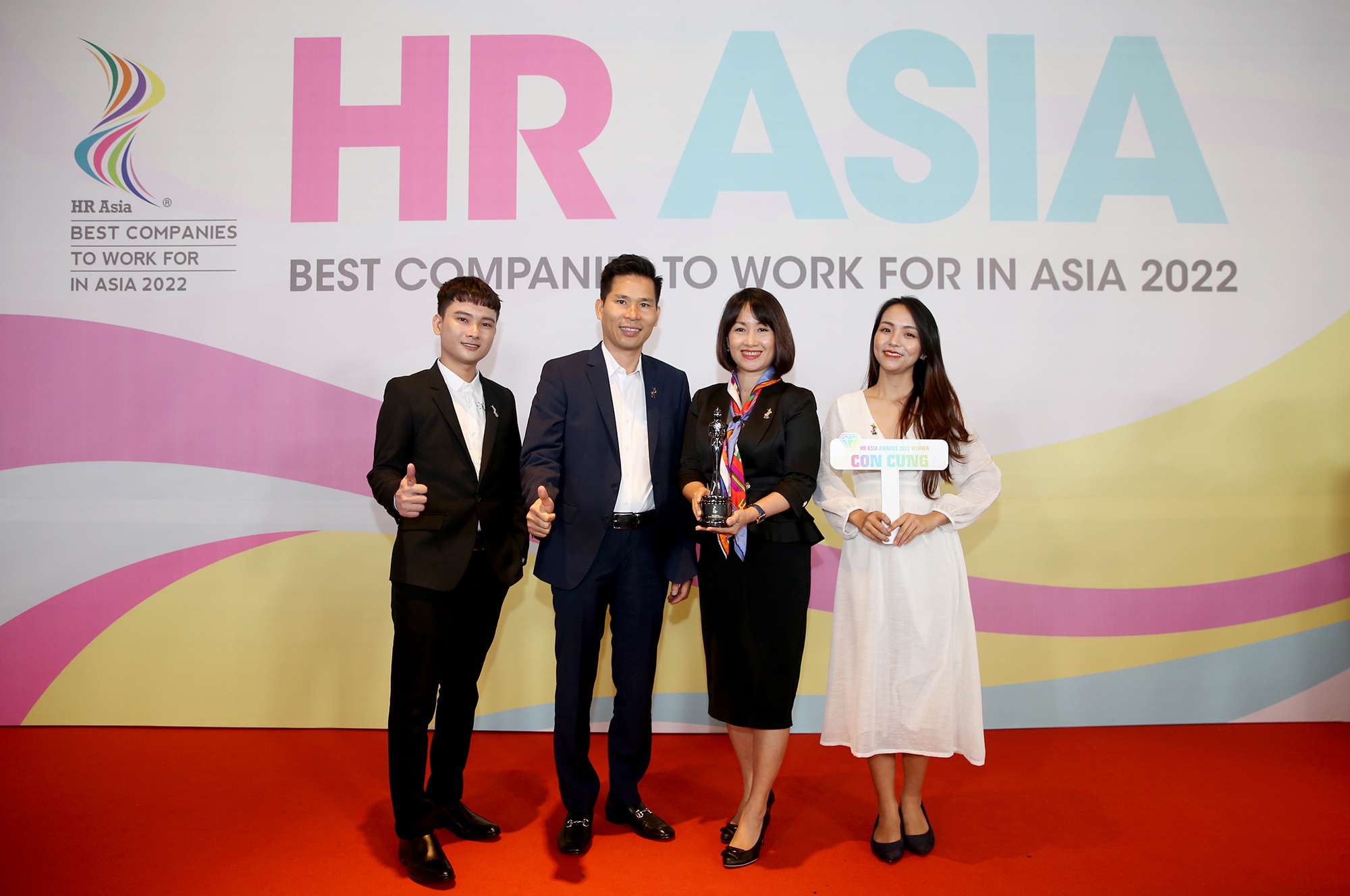 Con Cung,  Noi lam viec tot nhat chau A anh 8