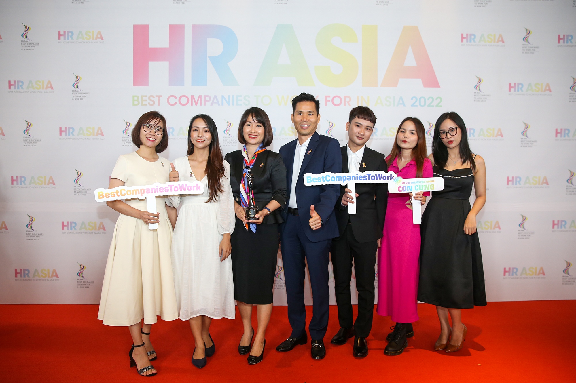 Con Cung,  Noi lam viec tot nhat chau A anh 3