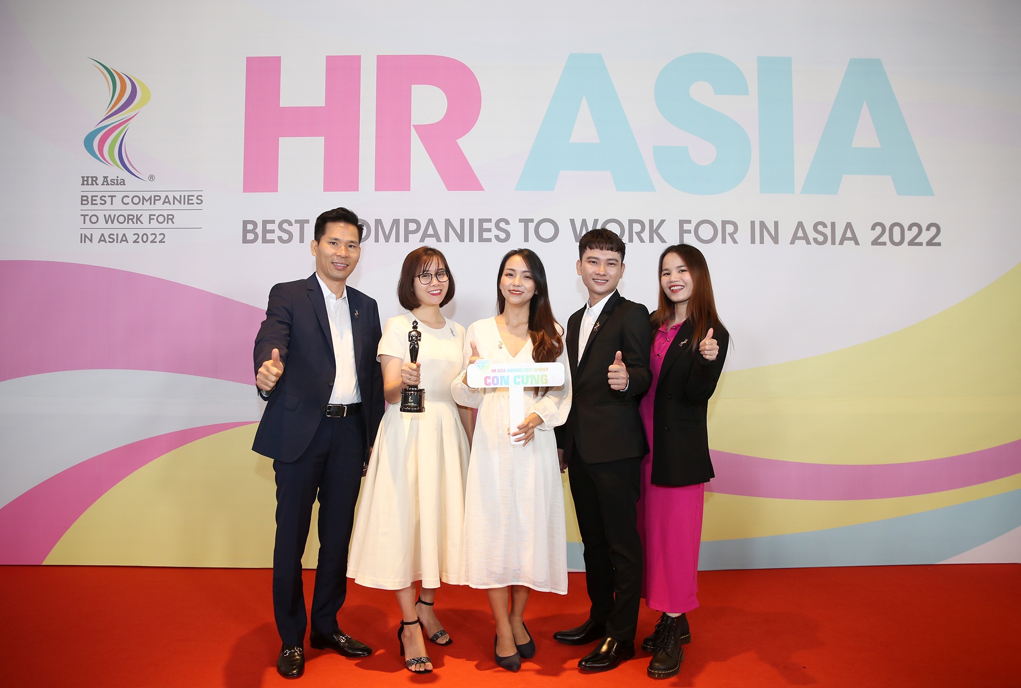 Con Cung,  Noi lam viec tot nhat chau A anh 4