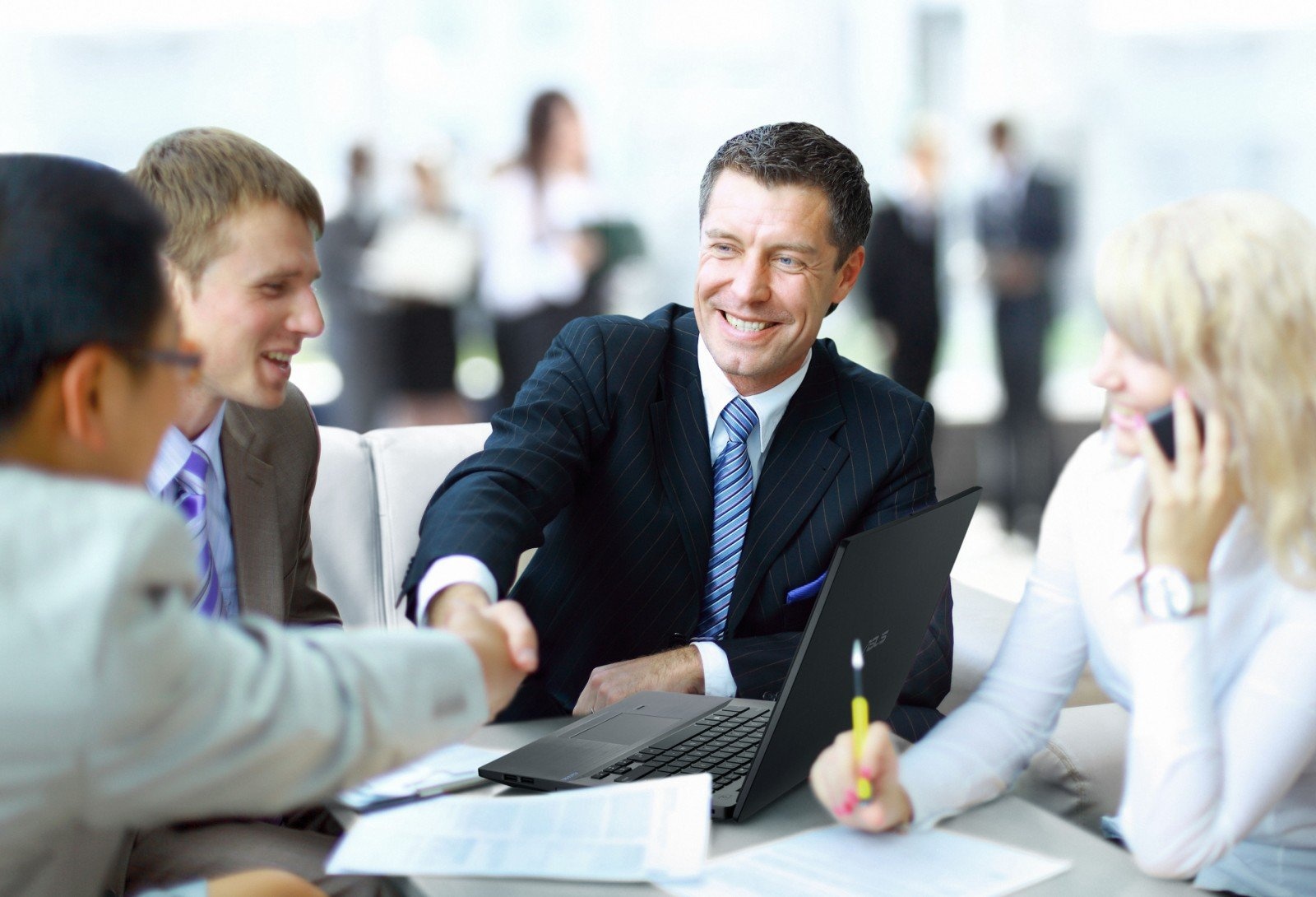 Giai phap de doanh nghiep vua va nho tang uy tin, giu chan khach hang hinh anh