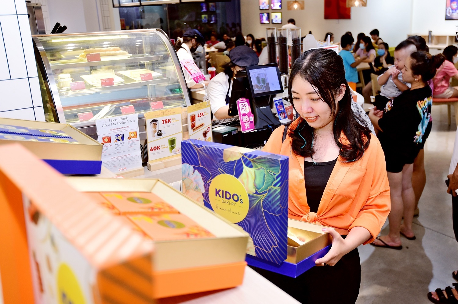 Banh Trung thu - 'huong vi tuoi tho' hut khach hang doanh nghiep hinh anh