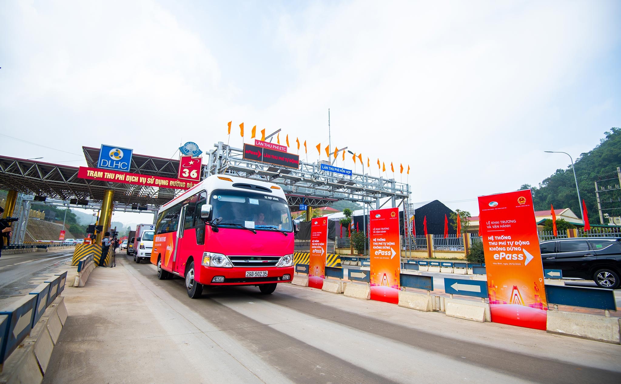 phi khong dung,  giao thong anh 2