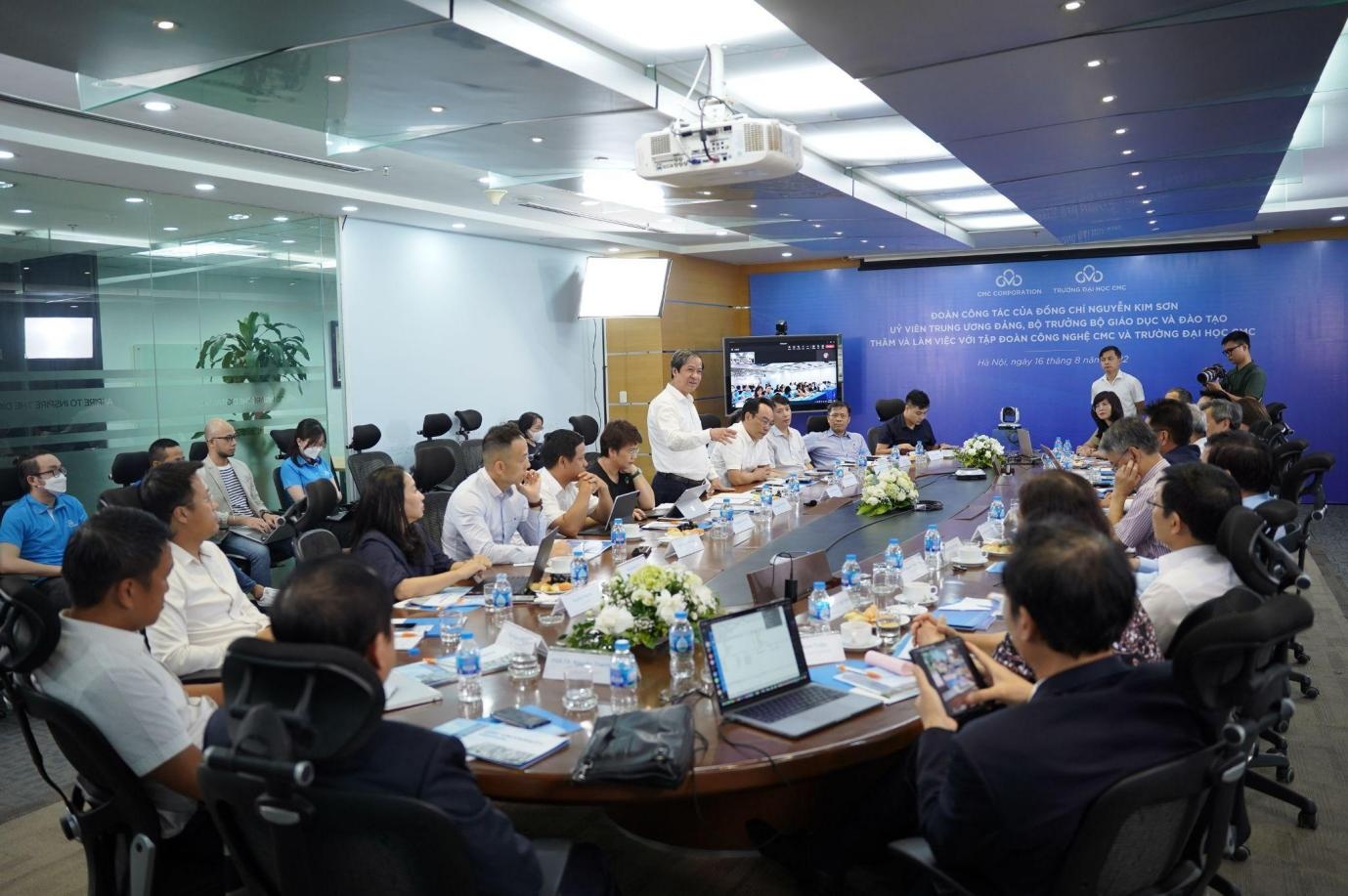 Bộ trưởng thăm ĐH CMC ảnh 2 Bo truong tham DH CMC anh 2