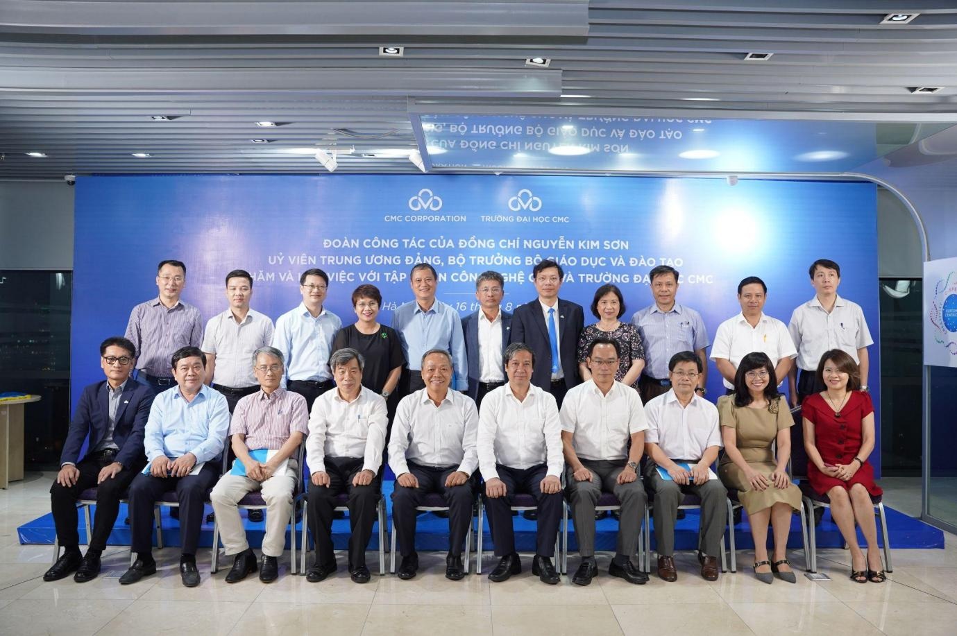 Bộ trưởng thăm ĐH CMC ảnh 5 Bo truong tham DH CMC anh 5
