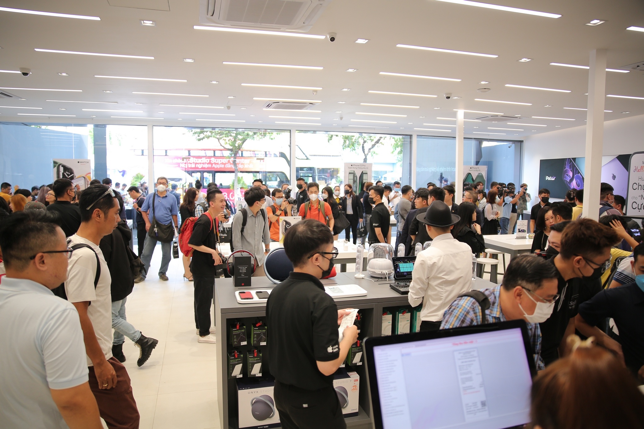 Cua hang uy quyen Apple anh 1