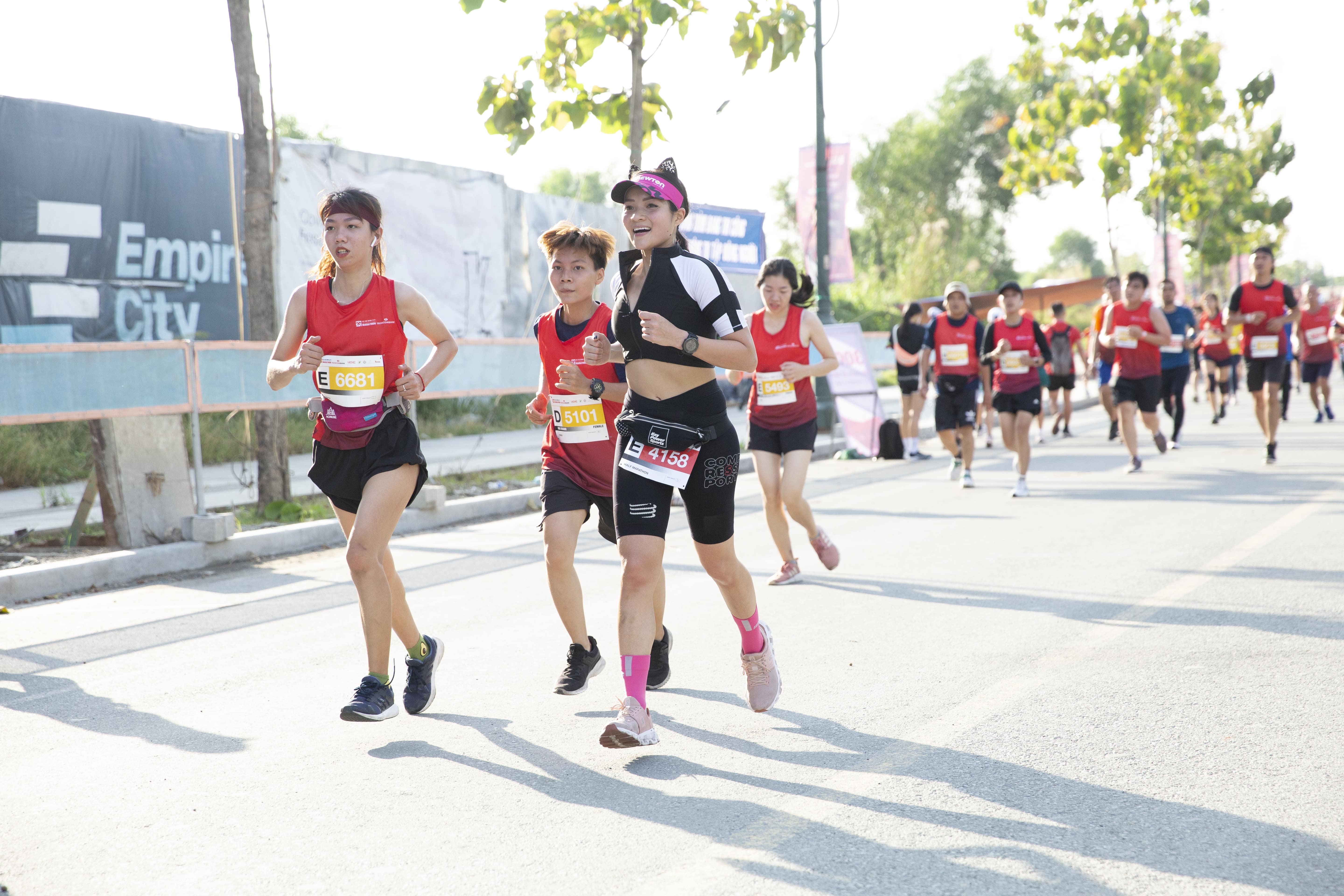 Ha Noi Marathon Techcombank anh 9