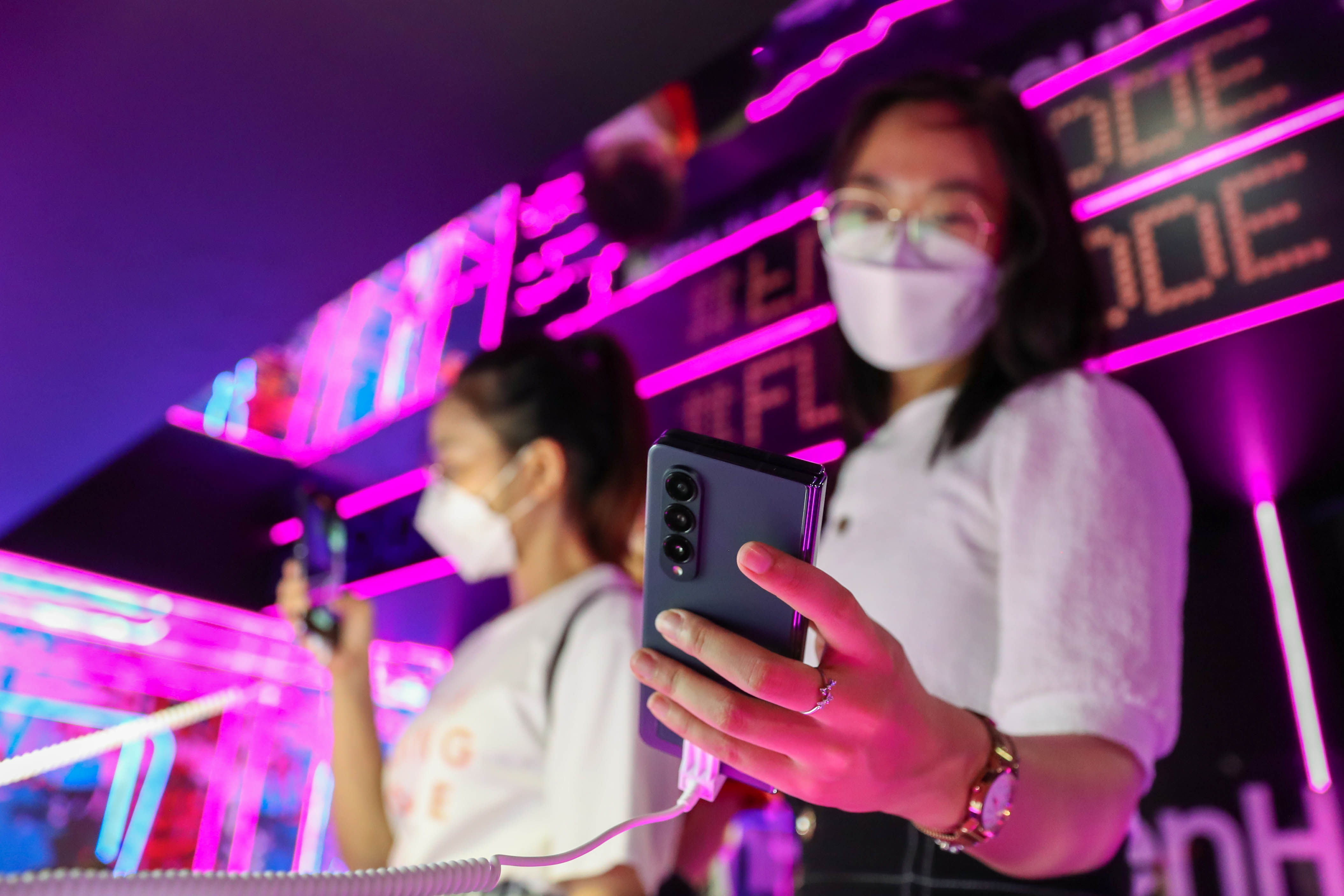 Samsung Galaxy Z anh 13