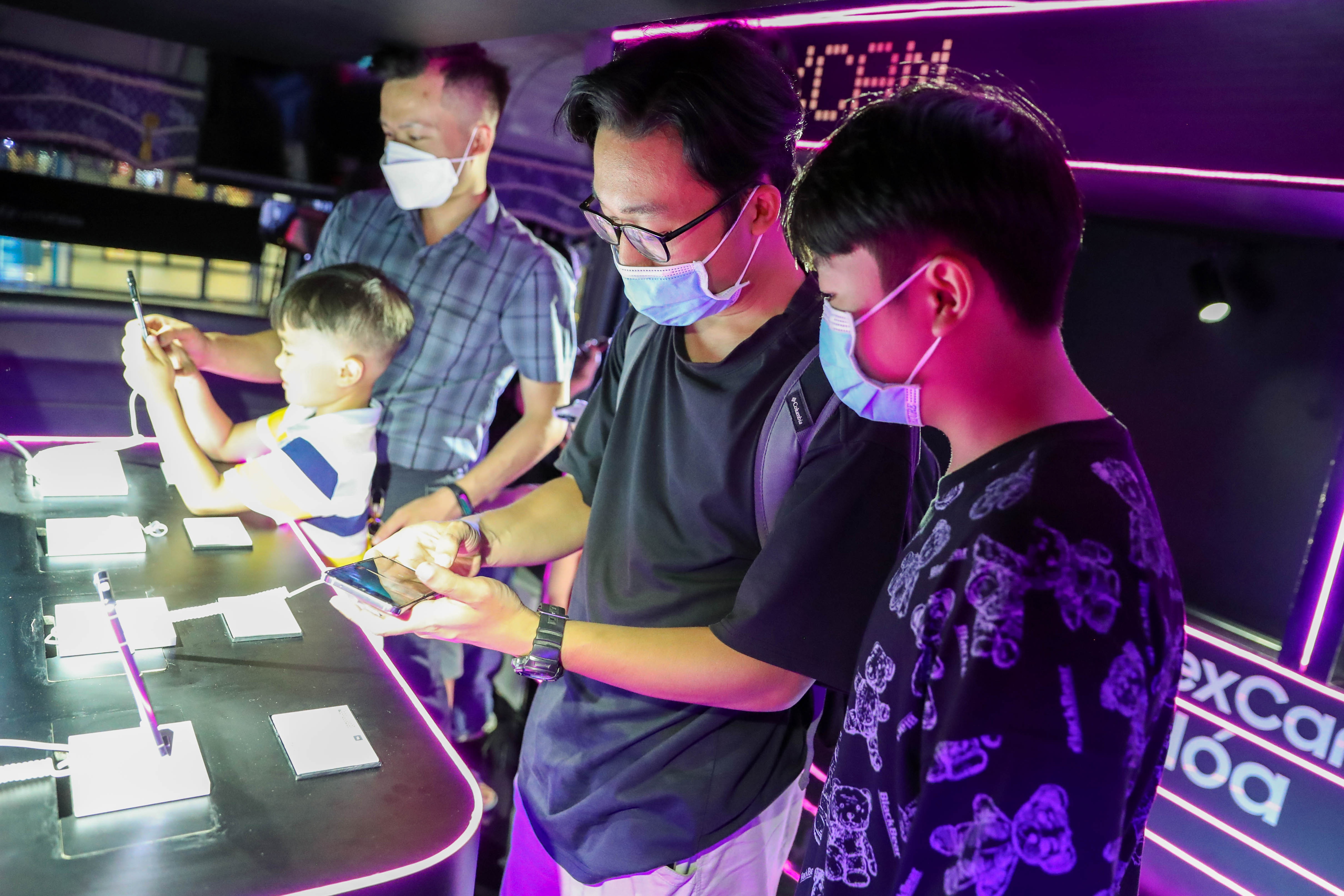 Samsung Galaxy Z anh 5